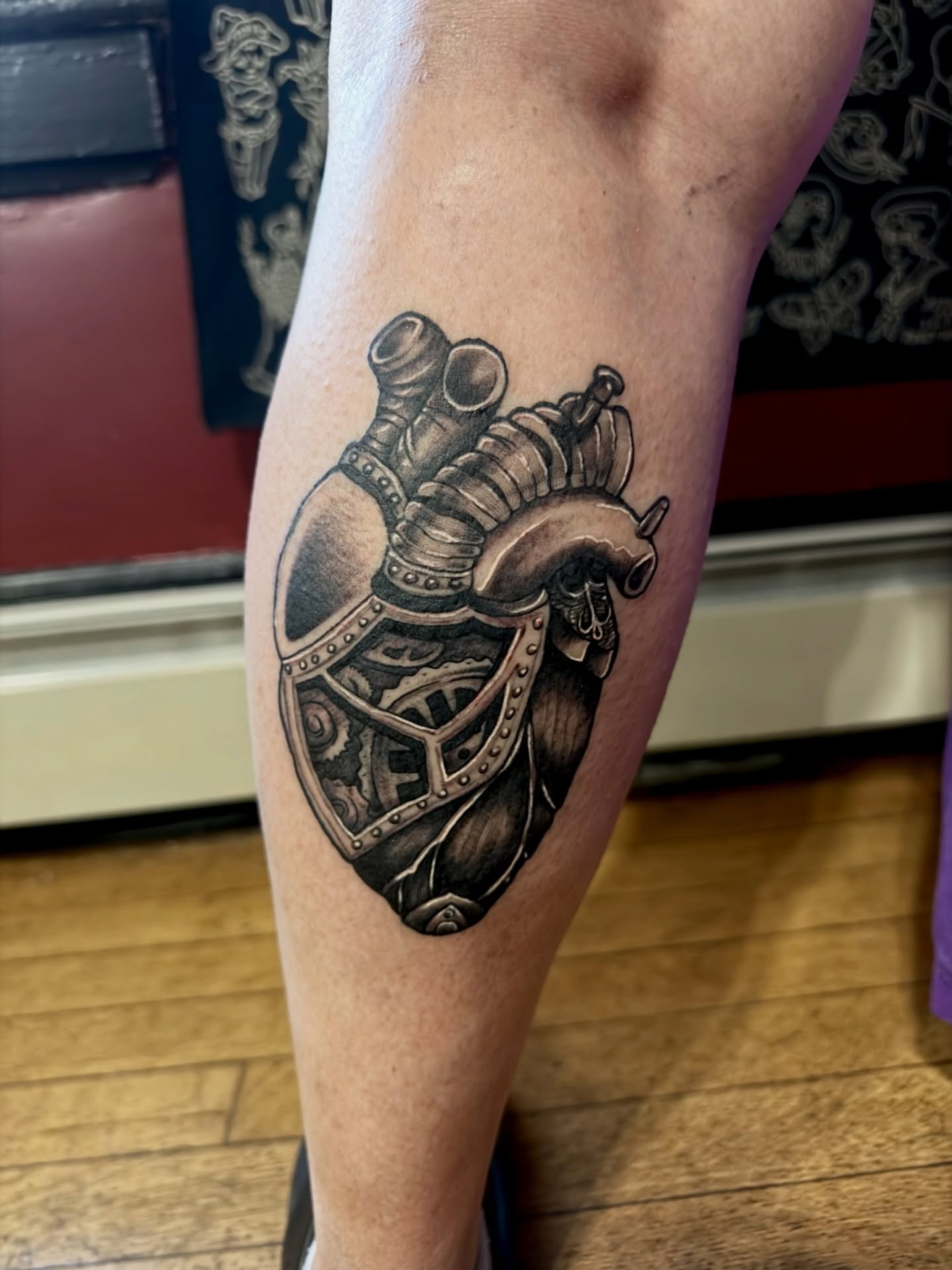 A biomechanical heart for Tiffany! ⚙️
By @dfd.james.tattoos 🤘
.
Book via link in bio
.
.
.
.
.
.
.
.
.
#ellsworthmaine #tattooshop #blackandgrey #blackandgreytattoo #tattoos
