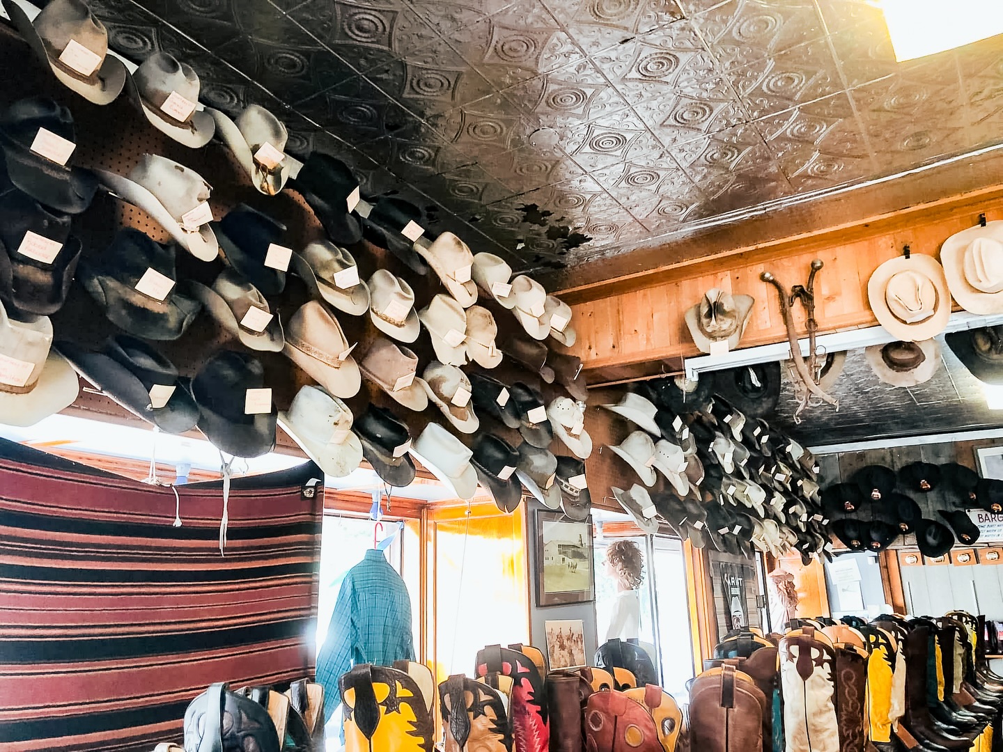 Raton is YOUR PASS TO the wild west…one hat at a time!🤠
Come see the collection of over 370 authentic cowboy hats, also known as the "hat cemetery"!
📍Solano's Boot & Western Wear • 101 S 2nd St.
#NewMexicoTrue #NewMexico #RatonNM #ExploreRaton #RatonNewMexico