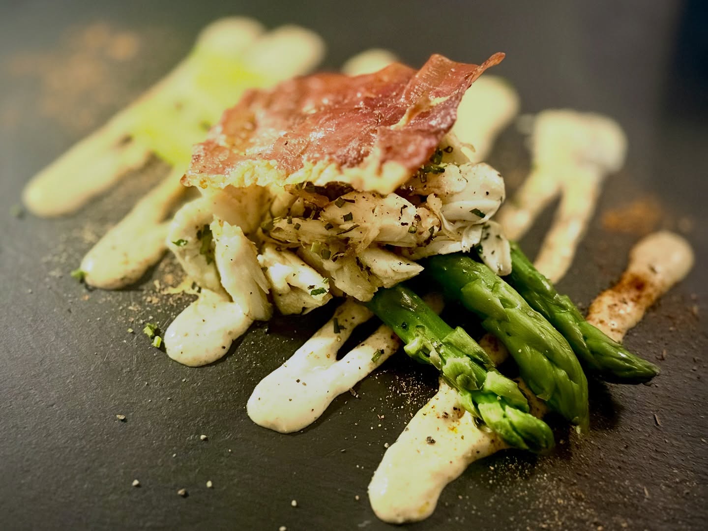 A refined expression of spring ✨
chilled asparagus with butter-poached crab, finished with house-made remoulade and a delicate crisp of prosciutto.
Light, elegant, and beautifully balanced, a dish that captures the essence of the season.
Available all weekend. A limited-time Chef’s special #musttry
•••
#cafemedwpb #westpalmbeach #wpbdinning #palmbeaches