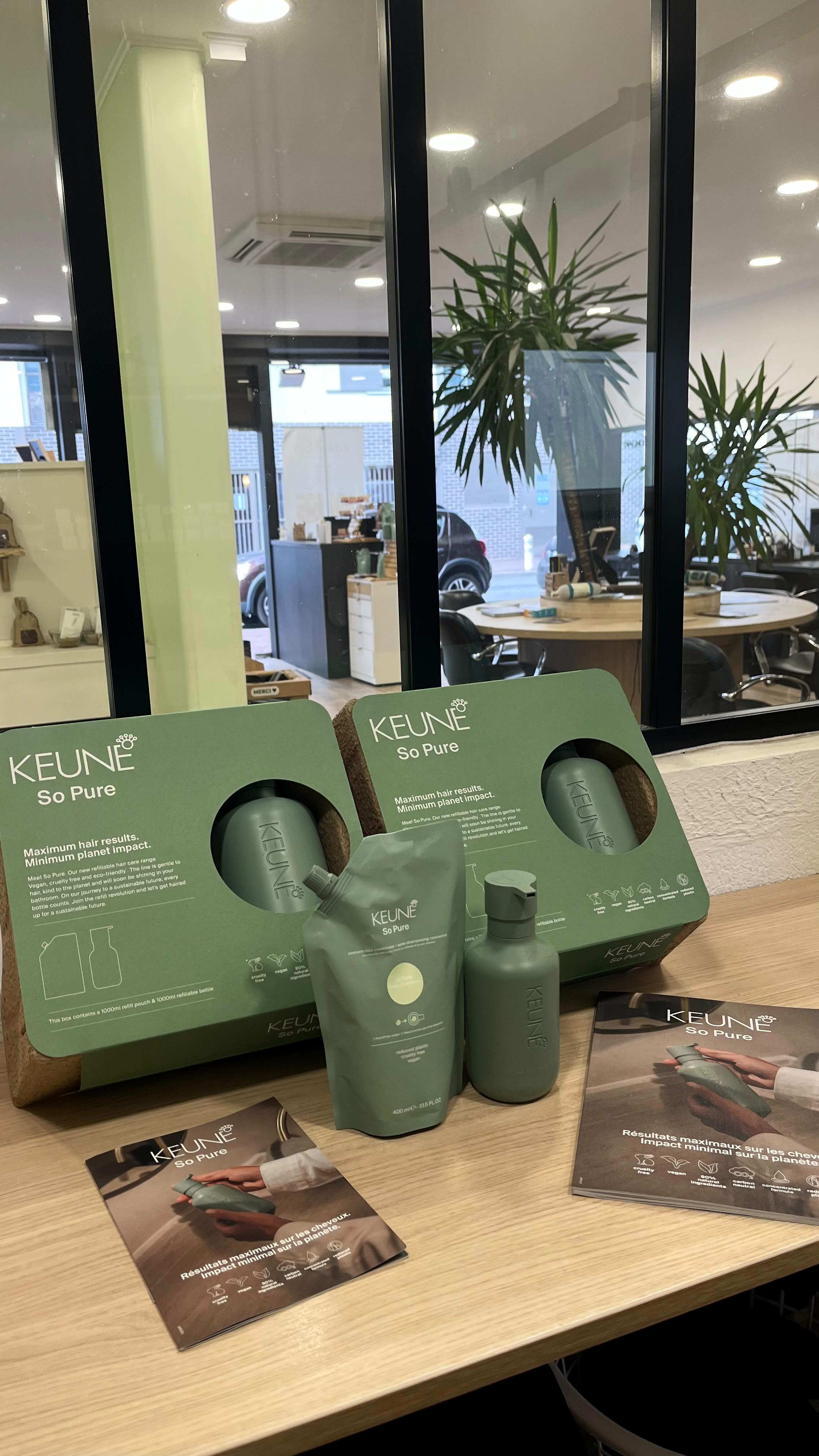 Une solution naturelle & bonne pour tes cheveux ? On a LA réponse… 🌿
L shampooings éco-rechargeables @keunehaircosmetics So Pure, tout nouveaux en salon !
Formulés à base de déchets de betterave sucrière pour un max d’éclat (oui oui, la betterave sucrière à un effet embellissant et nourrissant sur les cheveux) ✨
Et en plus ? Shampooings et après-shampooings sont concentrés donc 👉 moins de produit & plus d’efficacité.
Comment ça marche ?
1️⃣ Choisis ta gamme capillaire (Cool, Restore, Polish ou Clarify)
3️⃣ Prends ta bouteille réutilisable.
3️⃣ Remplis, utilise, recharge... et recommence ! 🔁
Sans sulfate • Sans silicone • Cruelty Free • 100% Végan 💚
On t’attend en salon pour te conseiller la gamme idéale ! 🫧
#ecobeauty #coiffeurengagé #zerodechet #veganhaircare #salondecoiffure