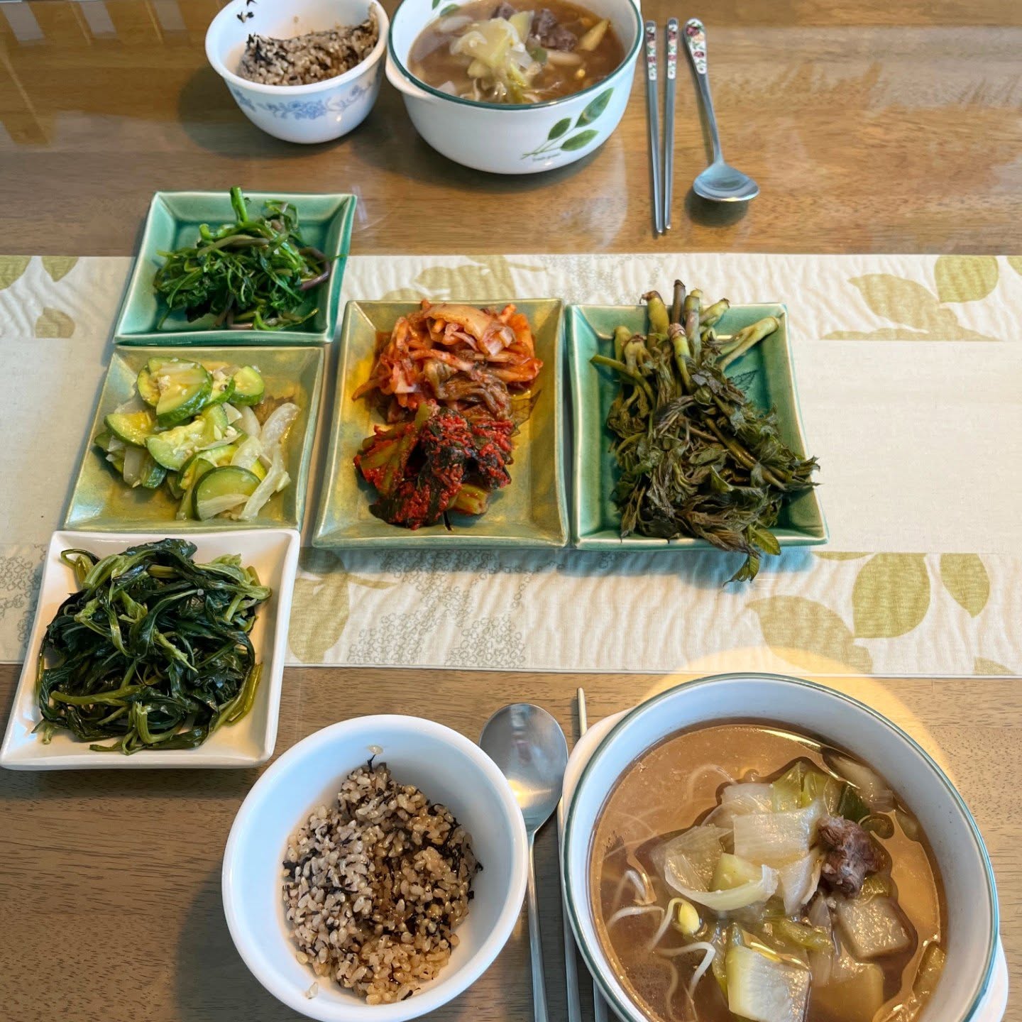 I was so excited to see this photo that I had to share it. It was sent to me from our friend in Seoul 🇰🇷
Seeing my pottery in use in such a beautiful way, makes me so happy 🤗
.
.
#ornapottery #handmadepottery #koreancuisine
