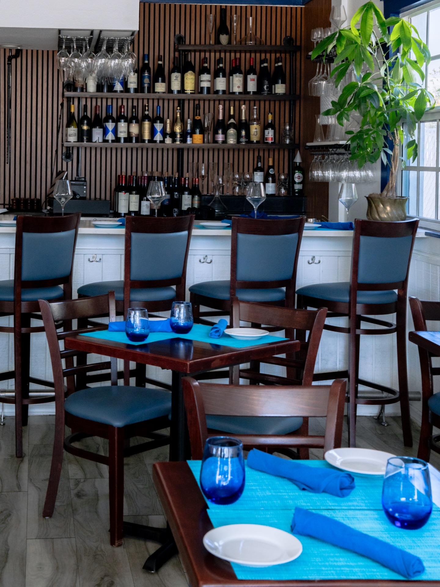 Where every detail is intentional ✨ from the quiet elegance of the room to the curated selection behind the bar.
A moment to slow down, savor, and experience Italian hospitality with a Mediterranean soul.
•••
#cafemedwpb #palmbeachdining #italianelegance #mediterraneanstyle #palmabeach