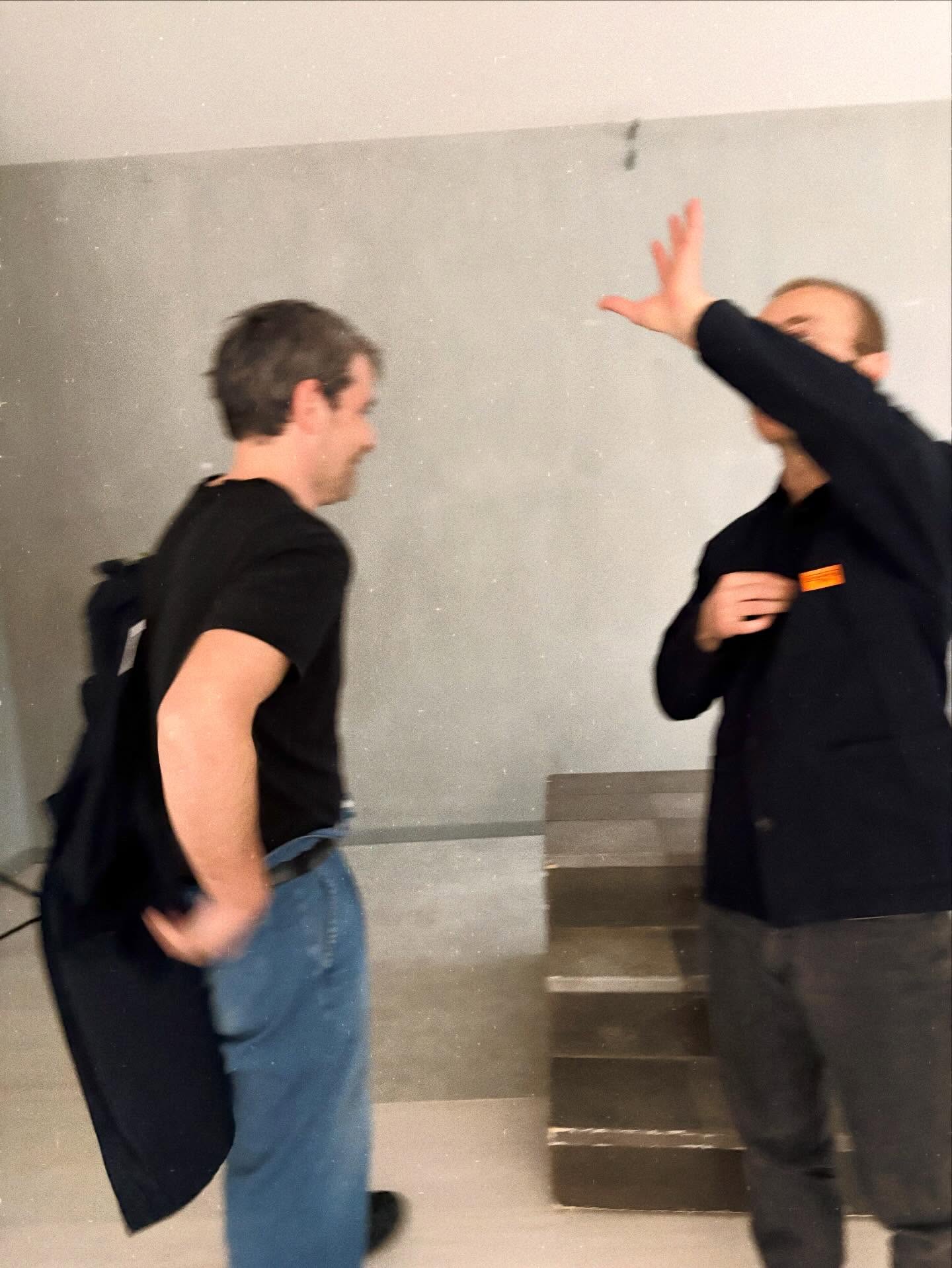 Oggi #shooting con @francescoreffo
per la nuova produzione di #teatrobresci in collaborazione con #mondadori
che ancora non vi abbiamo svelato
A breve tutti i dettagli!
@teatrobresci @librimondadori @tringalide @giacomo__rossetto @matteonicolin_ @giuliadiomaiuta #nuovaproduzione