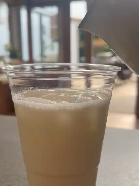 I donāt know about you, but any kind of sunshine just makes us want an iced coffee, plenty of syrup & some whipped cream on top āļø
Happy Sunday- treat yourself this morning š§š§