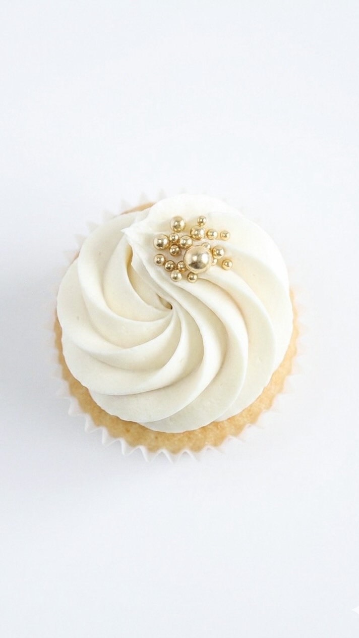 Day 5 of posting a recipe every single day ✨
Sharing my tried-and-true vanilla buttercream (the one I use on all my cakes!)
Perfect for piping, stacking, and decorating without the headache. If you’ve been looking for the one… this is it
Comment BUTTERCREAM and I’ll send it your way 💌