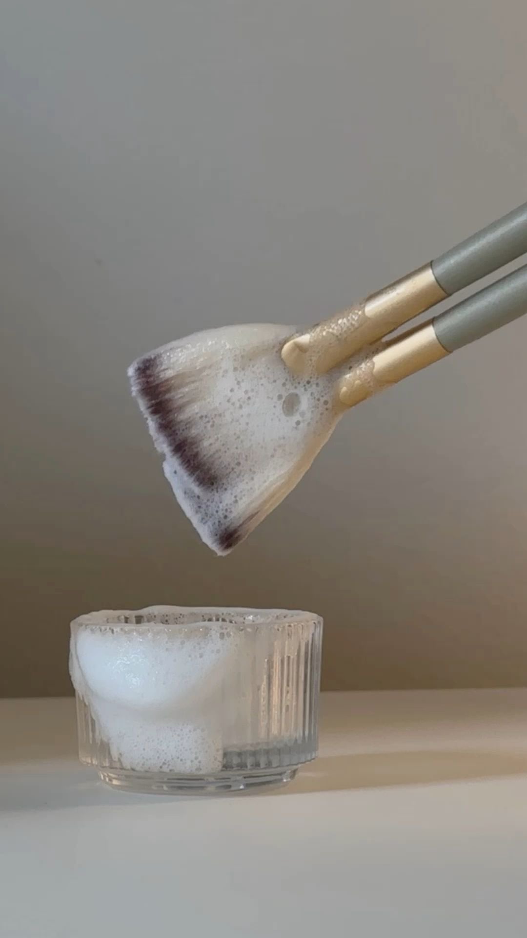 A moment to reset 🤍
DiamondGlow + our Salmon DNA mask for skin that looks as refreshed as it feels.