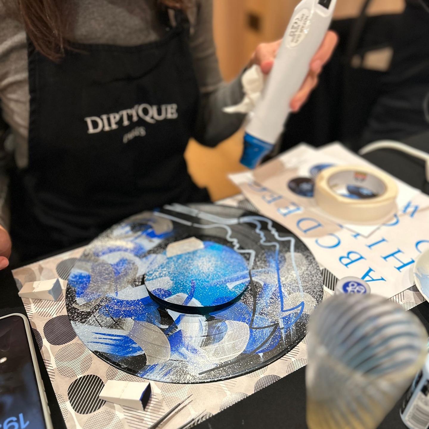 The final instalment of our vinyl personalisation workshops with Diptyque took place at the Maison on New Bond Street last night ✨
Such a relaxed, creative evening bringing these pieces to life.
Today is your last chance to visit the Orphéon pop-up space upstairs at @diptyque Maison … don’t miss it. #newbondstreet #diptyque #londonstyle