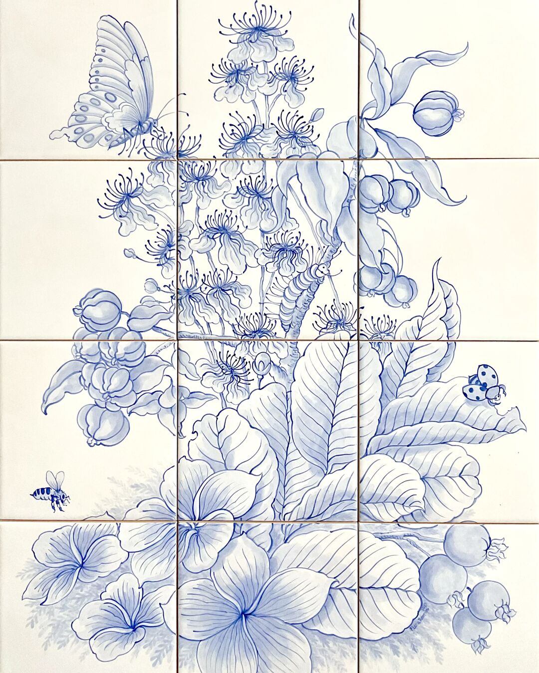 "When I discovered azulejaria, it truly enchanted me. I’m passionate about seeing the hand-painted tiles being transformed after firing. I love the vitrified texture, and the fact that ceramics are fragile but also incredibly permanent, as their colors do not fade over time, and we can still find façades that have withstood sun and rain for centuries. The permanence of tiles fascinates me.” —SuperStrata artisan Flora Ramos
Link in bio to see more of her artistry.