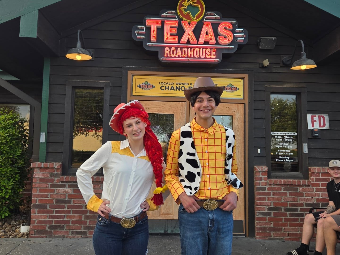 Our Cowboy Duo had a wonderful time tonight at @texasroadhouse Port Arthur's Kids Night!
We made some new friends, practiced our line dances, and of enjoyed some of their famous rolls!
Special thank you to @ramirezzhaleyy for letting us be a part of such a fun event!
#jackandjillsstorybookco