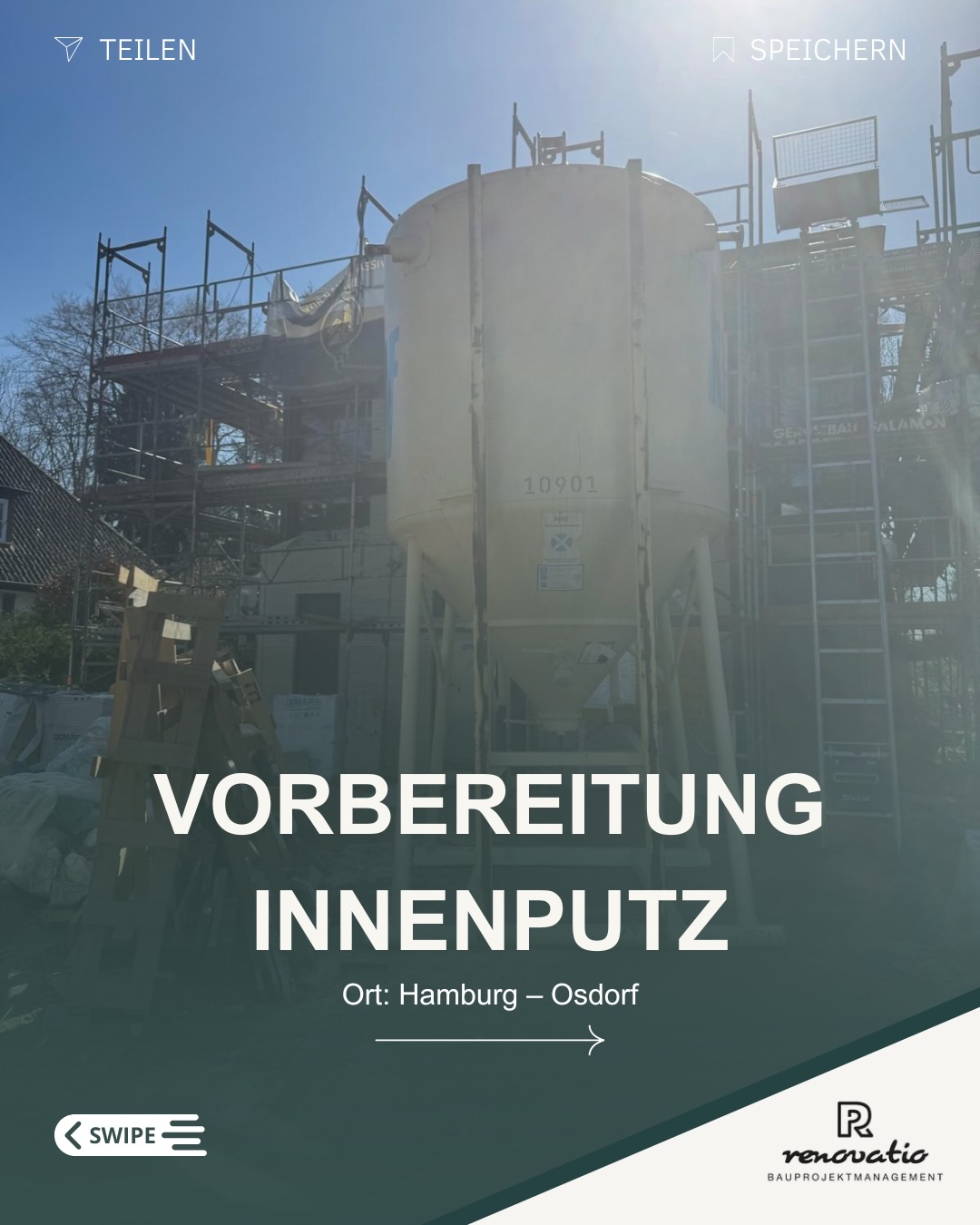 Auf der Baustelle startet in Kürze die nächste Ausbauphase: die Innenputzarbeiten. Damit wird eine wesentliche Grundlage für die weiteren Innenausbaugewerke geschaffen.
Der Innenputz sorgt nicht nur für ebene und saubere Wand- und Deckenflächen, sondern übernimmt auch bauphysikalische Funktionen wie den Feuchtigkeitsausgleich und die Verbesserung des Raumklimas.
Vor Ort wurde hierfür ein Putzsilo eingerichtet, über das das Material kontinuierlich bereitgestellt und effizient verarbeitet werden kann. Dies ermöglicht einen reibungslosen Arbeitsablauf und eine gleichbleibende Qualität bei der Ausführung.
Der Innenputz bildet die Basis für nachfolgende Arbeiten wie Maler- und Bodenbelagsarbeiten.
Ort: Hamburg – Osdorf
#flachdach #dachabdichtung #neubau #einfamilienhaus #notentwaesserung