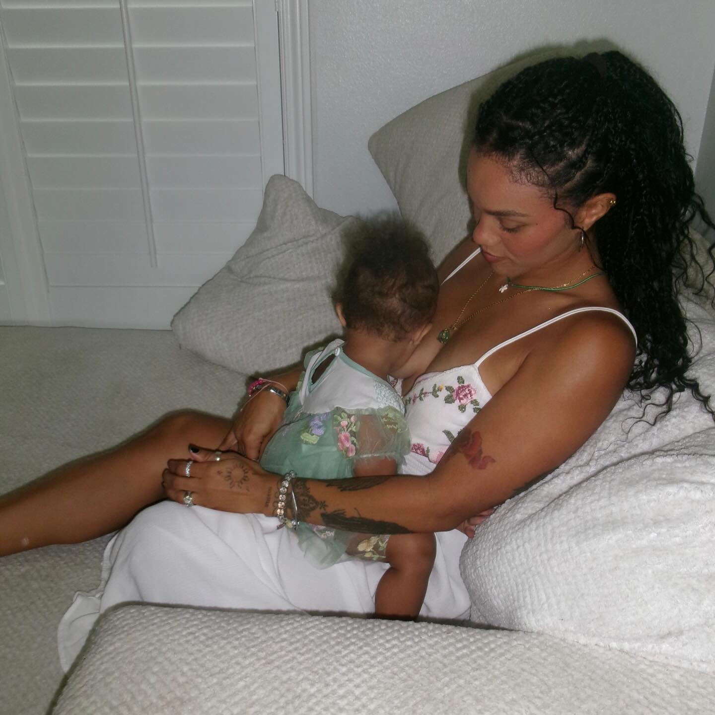 Yesterday was black Doula day, and the start of black maternal health week 🤎✨
As a community we have a duty to care for each other and our neighbors. Somewhere along the way, racism got in the way and shaped maternal outcomes (shocker) for black and brown people.
This week is about honoring our unique experiences as black women and birthing people & engaging in conversations on how we continue to move forward, shift policies, advocate & care for our sisters
There is great pride in holding space as a black birth worker in my community & great pain in being one of the slim few.
To be young, gifted and black 🫶🏾