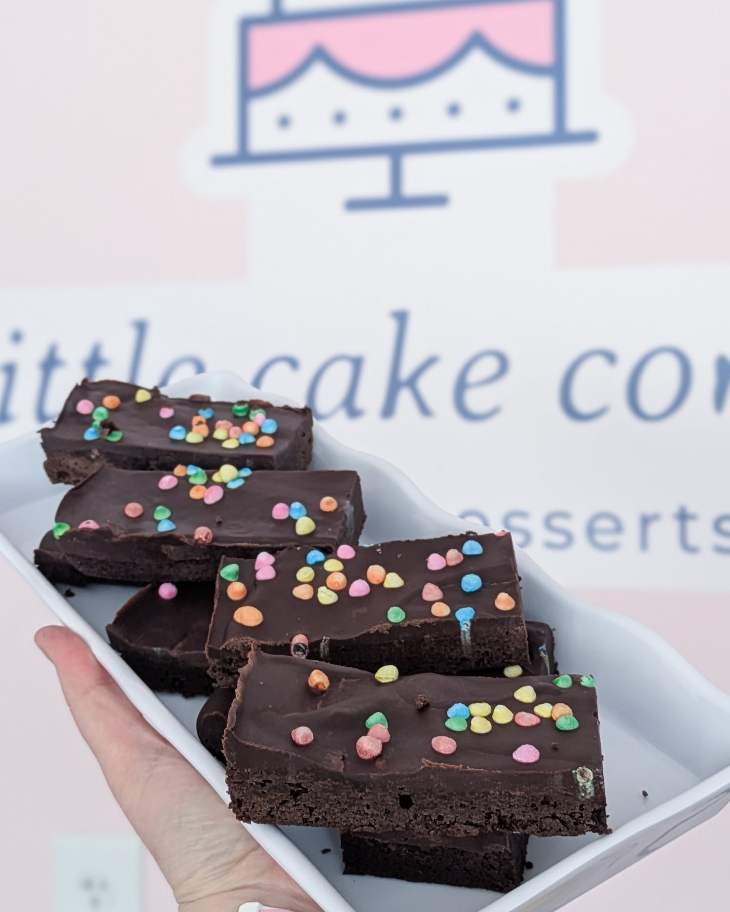 Happy Friday! 🎉 Friendly reminder that we will be CLOSED tomorrow Sat 4/11 for @southerncharmatthefarm so come see us today, or come out to Farmington Dragway tomorrow for your weekend treats! 🍪🍰✨