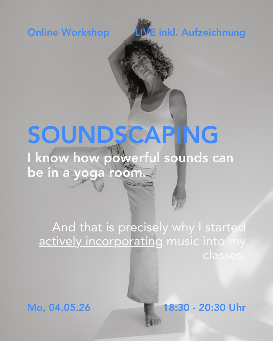 NEW DATE: Online Sound Workshop am 04. Mai ☄️
Die meisten von uns nutzen Musik in Yogaklassen.
Aber die wenigsten verstehen wirklich, was sie bewirkt.
Wir wählen Songs, die wir mögen.
Die sich „richtig“ anfühlen.
Die irgendwie zur Klasse passen.
Und übersehen dabei, dass Sound direkt auf unser Nervensystem wirkt.
Er kann regulieren.
Oder überfordern.
Er kann tragen.
Oder dich aus der Erfahrung herausziehen.
Sound ist nicht neutral.
Und genau deshalb reicht es nicht,
„einfach eine Playlist laufen zu lassen“.
Für mich hat sich alles verändert, als ich angefangen habe, Sound nicht mehr als Hintergrund zu sehen –
sondern als Teil des Raumes, den ich halte.
Nicht als Stimmung.
Sondern als Werkzeug.
—
In meinem Soundscaping Workshop zeige ich dir, wie du Musik bewusst einsetzt, um deine Klassen wirklich zu unterstützen – nicht nur zu begleiten.
Let’s meet online: 04.05.26 um 18:30Uhr
ANMELDUNG ÜBER LINK IN BIO!
🎧 inkl. Workbook & Aufzeichnung
—
Wenn du unterrichtest:
Wie bewusst nutzt du aktuell Sound in deinen Klassen? 🤍
