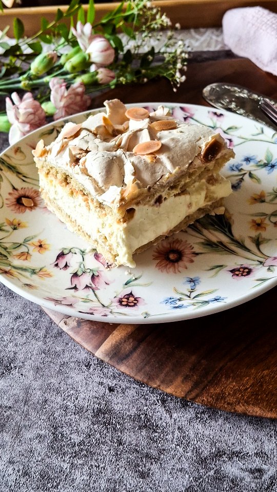 Is this the world's best cake? Kvæfjordkake, also known as Verdens Beste, is a stunning combination of sponge cake, meringue layered with a diplomat cream.
It is simple to make and absolutely worth the effort. Check the link in our story for more info...
Welcome to Joy as it Flies, your cosy corner for creative living! Join us for delightful 'cook with me' vlogs and easy-to-follow recipes that bring joy to your kitchen. We also share our passion for fibre arts, offering inspiring sewing vlogs, practical tutorials, and beautiful crochet patterns and guides. Whether you're a seasoned maker or just starting your creative journey, find inspiration for food, lifestyle and fashion, and experience the joy of creating from scratch alongside us!
#kvæfjordkake #theworldsbest #dessert #cake #joyasitflies