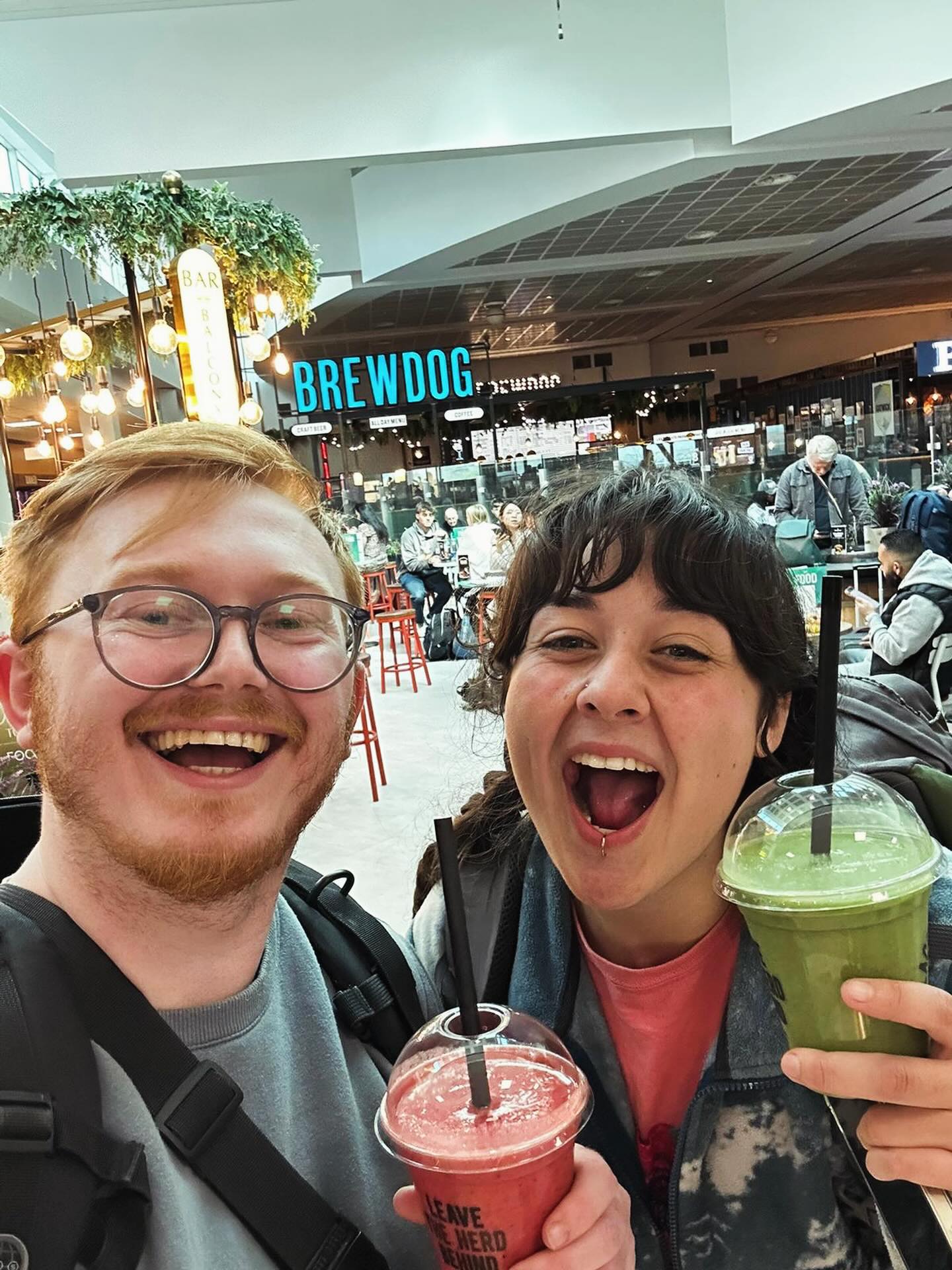 Let’s Go, Let’s Go, Let’s Goooooo! Freddie & Belinda, Thailand bound this morning🇹ðŸ‡ðŸ¥³
#tefl #graduate #teacher #teflteacher #expat