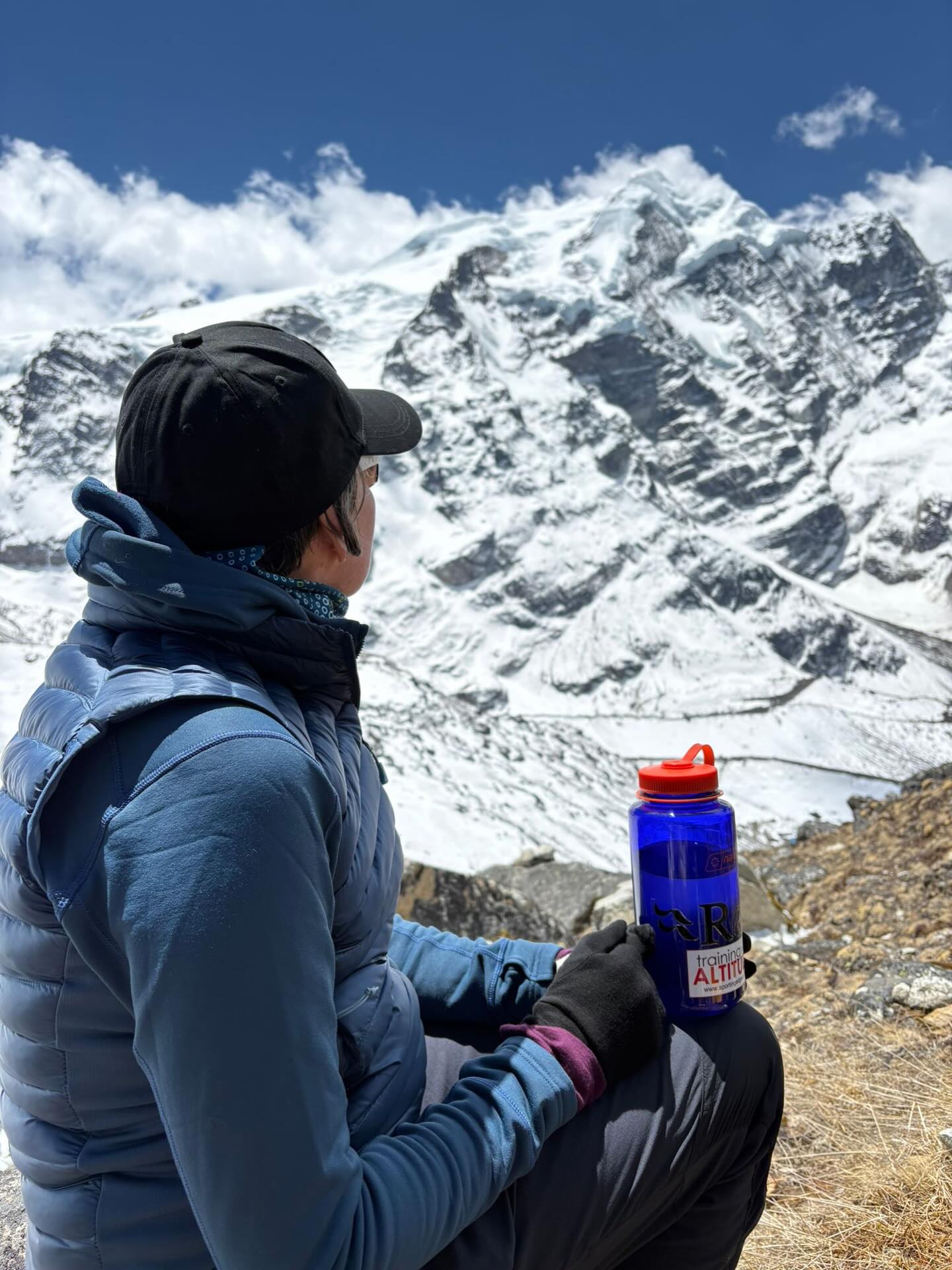 This is Dr Shaunna Burke, who is currently on her acclimatisation trek to Mera Peak as she prepares for her Everest summit attempt.
Before heading out to Nepal, Dr Barney Wainwright supported her training in our high altitude chamber at Leeds Beckett University and with our Cloud9 system, specially configured to reach higher altitudes (lower oxygen levels).
This has helped to put her in the best possible position to reach the summit as the first woman with incurable cancer. She’s doing this all to raise money for @macmillancancer as well as researching physiological adaptations under hypoxic stress.
Head to the link in our bio to learn more about her mission and how you can support.
#altitudetraining #everest #mountaineering #expedition #livingwithcancer