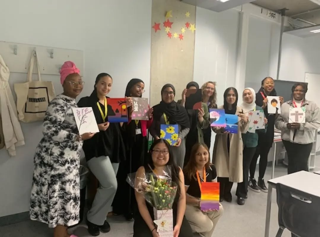 Dear Zenobia Scholars, as 2023- 2024 academic year comes to an end, the Us team would like to say a big thank you for taking part and that we are so proud of the women you have all become. Your hard work, determination towards your goals, and confidence in your values and beliefs is evidence of the strong women you have become and will be in the future.
Thank you @blackwomeninpostproduction for attending our sip and paint session. Your inspirational stories will live on through our girls. Thank you for being such great role models.
Thank you to #thecrestacademy sixth form @lorniejules11 for organising our thank you gifts from the girls. The card and flowers given to the team have been very heartwarming ❤️
@eactcrest
@johnlyonscharity
