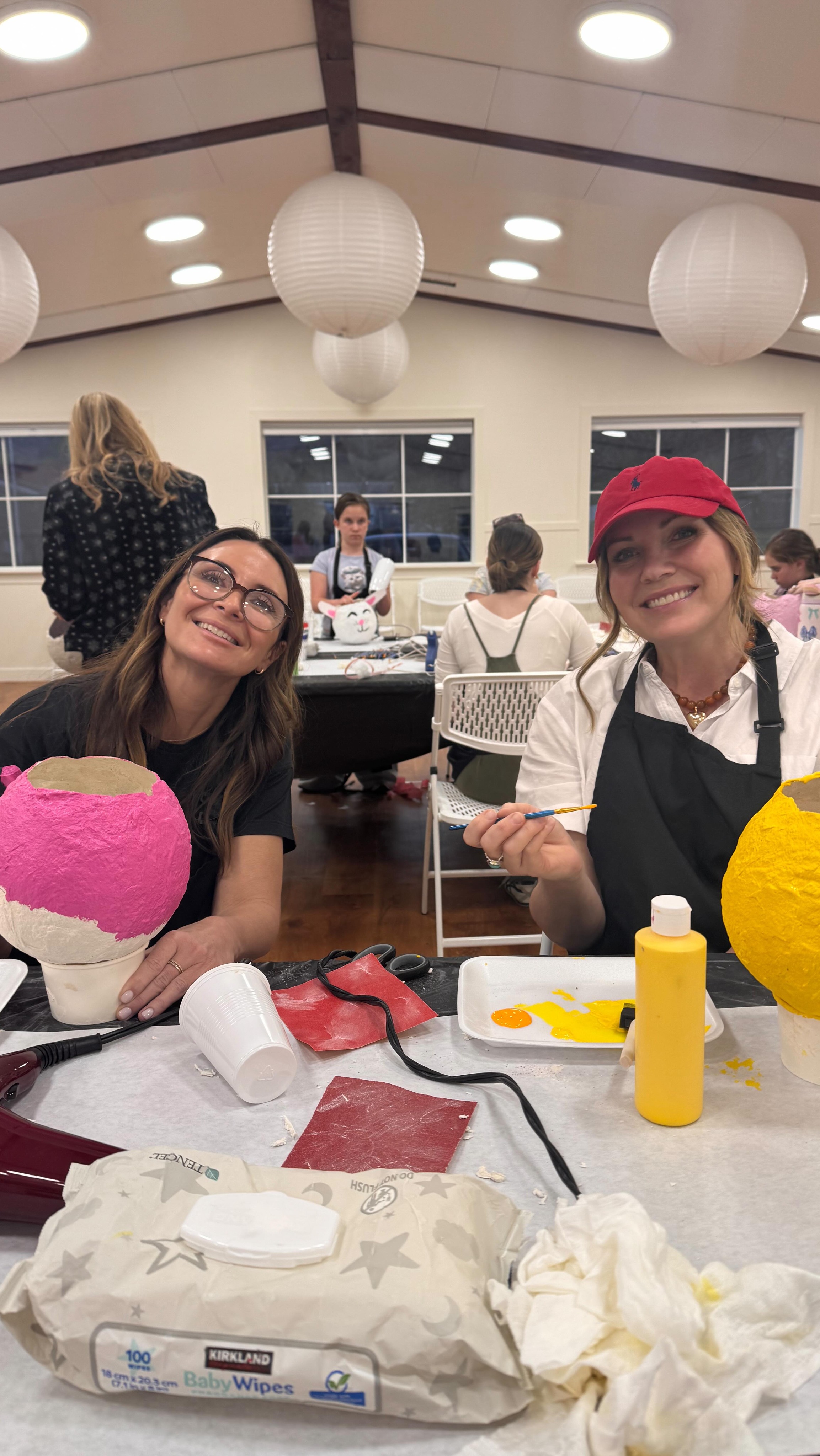 Bringing back the old-school craft vibes with Jill Broadbent from @craftyafternoon. 🗞️🎈
Nothing beats the slow, handmade process of papier-mâché. Our students created the cutest Easter basket designs! 😍😍😍
Head to our website www.AlpineWorkshop.co and subscribe to our newsletter so you don’t miss out on all the fun classes & workshops coming up!
#alpineworkshop EasterCrafts #HandmadeEaster #CraftWorkshop #DIYEasterBasket #ArtClassHighlights