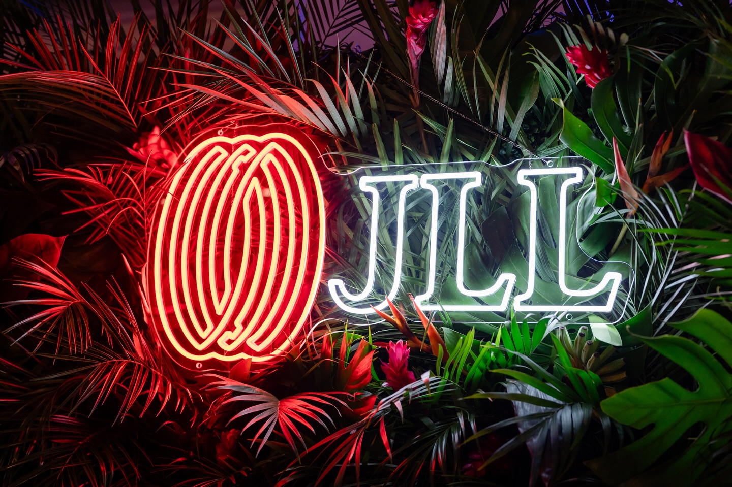 Elevated, immersive, and intentionally designed ✨
From an intimate dinner setting to dynamic photo moments the following day, every detail was curated to create an experience—not just an event. Lush textures, layered greens, and lighting that transformed the space from day to night.
Because we’re not just another event company… we create MAGIC.
#CorporateEventDesign #EventExperience #LuxuryEvents #MiamiEvents #EventDesigner CorporateEvents EventStyling