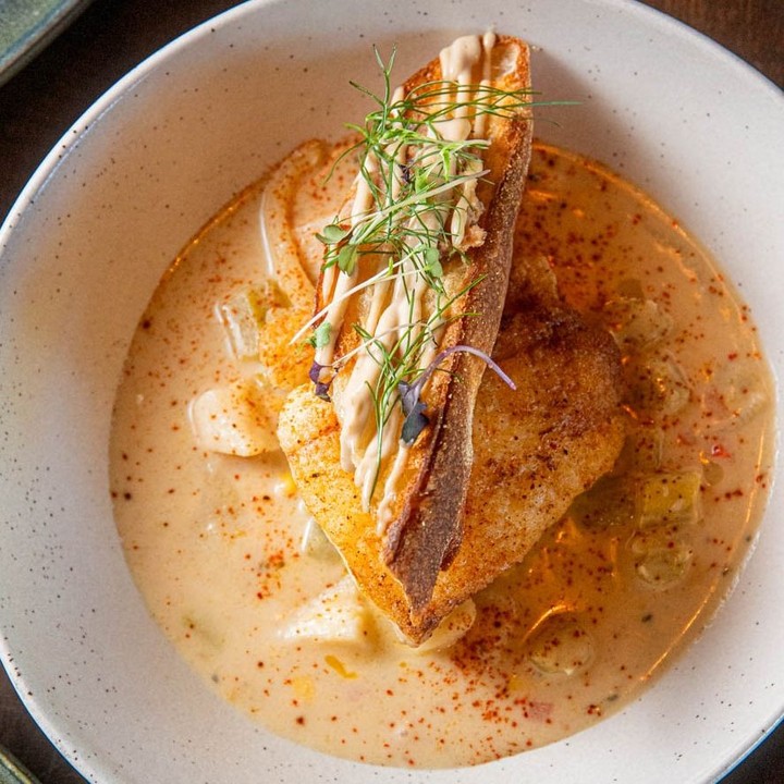 That bacon jam crostini.
That velvety potato & fennel chowder.
That red pepper, sweet corn and roasted garlic aioli.
This is a Halibut Bourride done right. ✨️