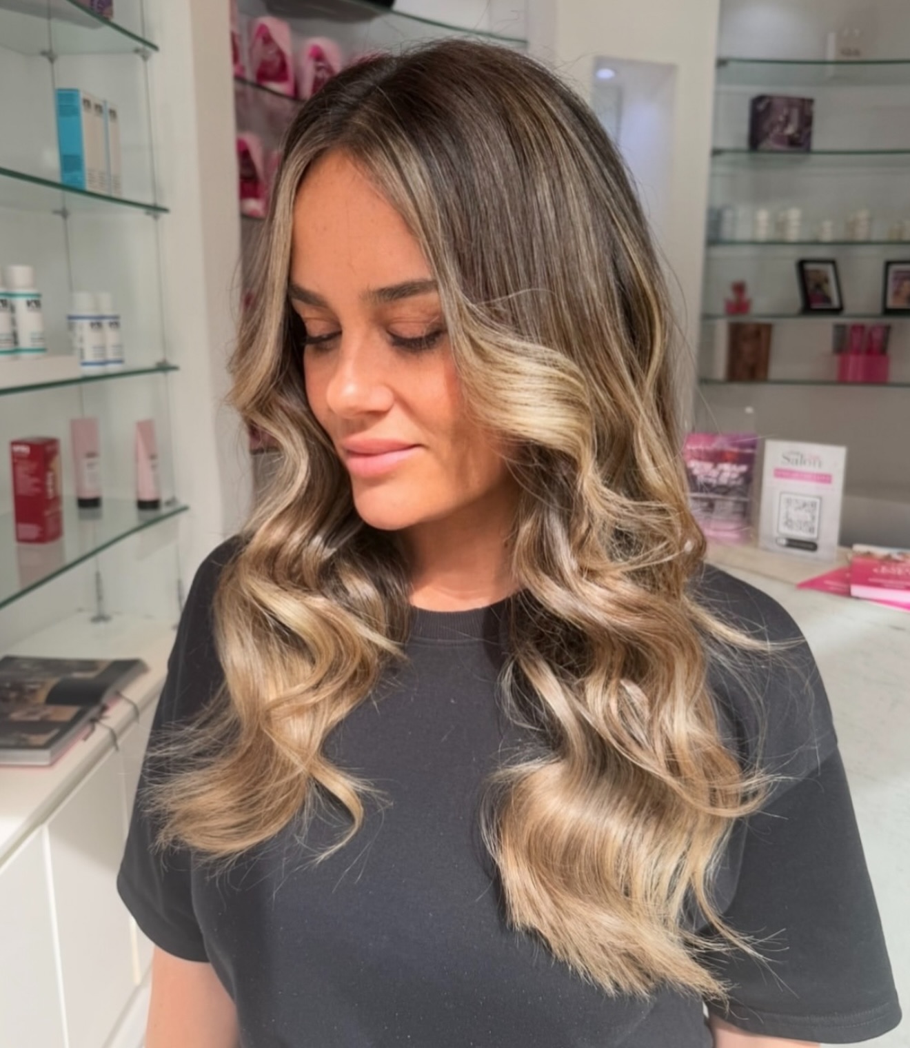 That Golden Mile glow hits different… 💁🏼♀️✨
Hair by @hairbybeth.dubai at our Golden Mile, Palm Jumeirah branch and OBSESSED is an understatement 😍
Soft, seamless, luxury hair that looks expensive without the crazy price tag…
Balayage with FREE cut & blowdry from AED 650
• Toner AED 100
• Treatments from AED 150
This is your sign to stop overpaying and start getting that hair 👀💕
📍 Golden Mile, Palm Jumeirah
💌 DM us to book or WhatsApp now — limited slots with Beth
Prices subject to 5% VAT
#TheSalonDubai #DubaiHair #DubaiBlondes