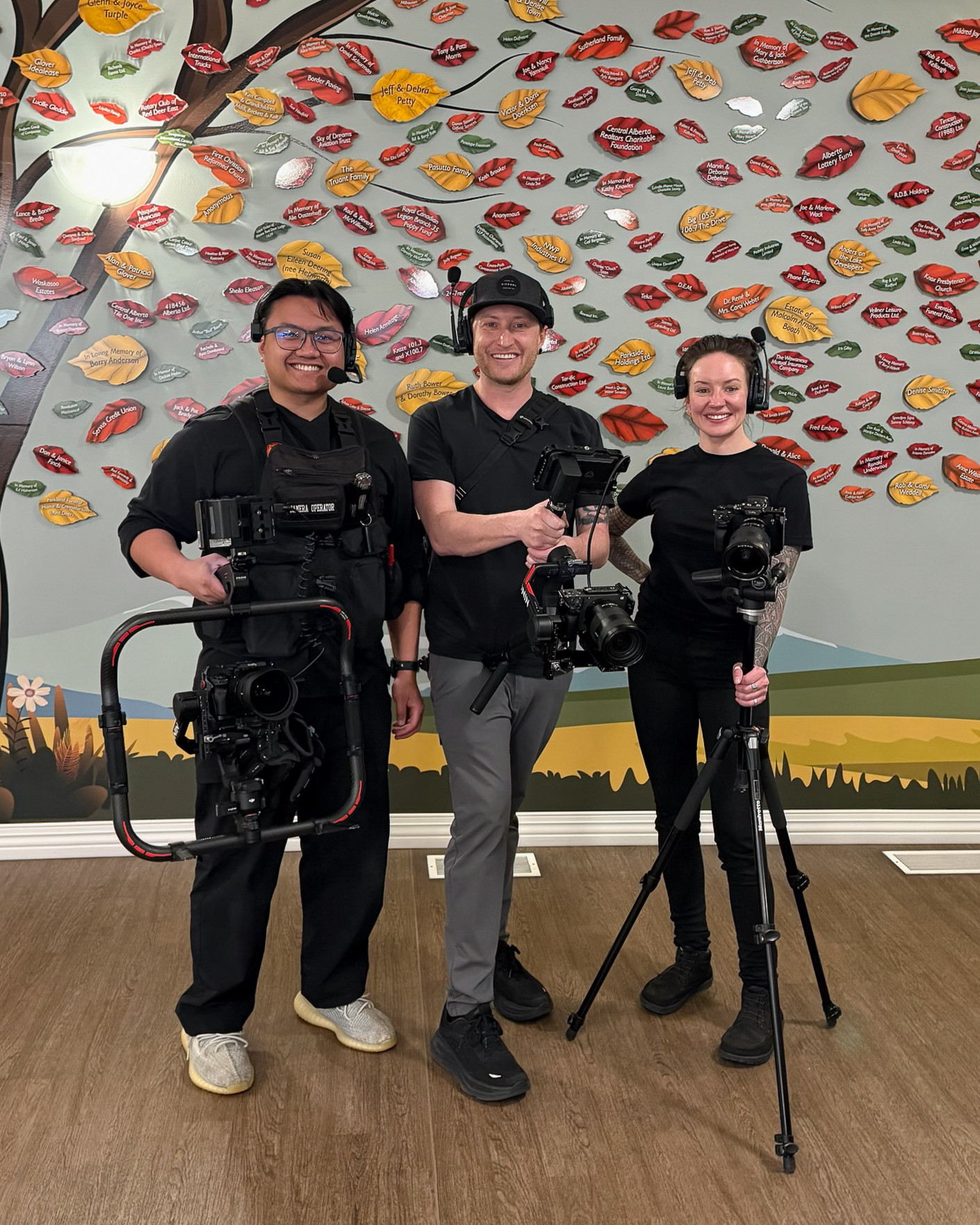 Dialed in. 🎬 #BTS
Wrapping up a shoot where the team captured both photo and video simultaneously for a virtual walk-through — all in one streamlined session while regular operations continued.
Big thanks to Runmar for joining us on this shoot! 👊
Let’s create something great together 👉 areyousocial.ca
#AreYouSocial
#BehindTheScenes
#ContentCreation
