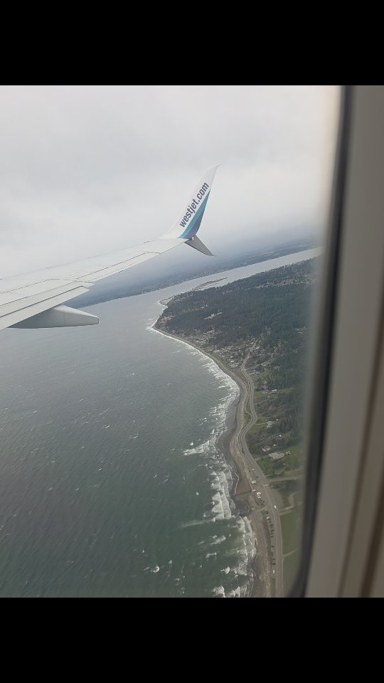 ⚠️"Unexpected turbulance"... when the pilot comes on and says: we're gonna play a little game called check on your neighbour 😳 Noooooooope!
Glad to be back safe and sound, going to enjoy a good sleep in our own bed. Thanks for watching along! ♥️
#fyp #travelblog #vancouverisland