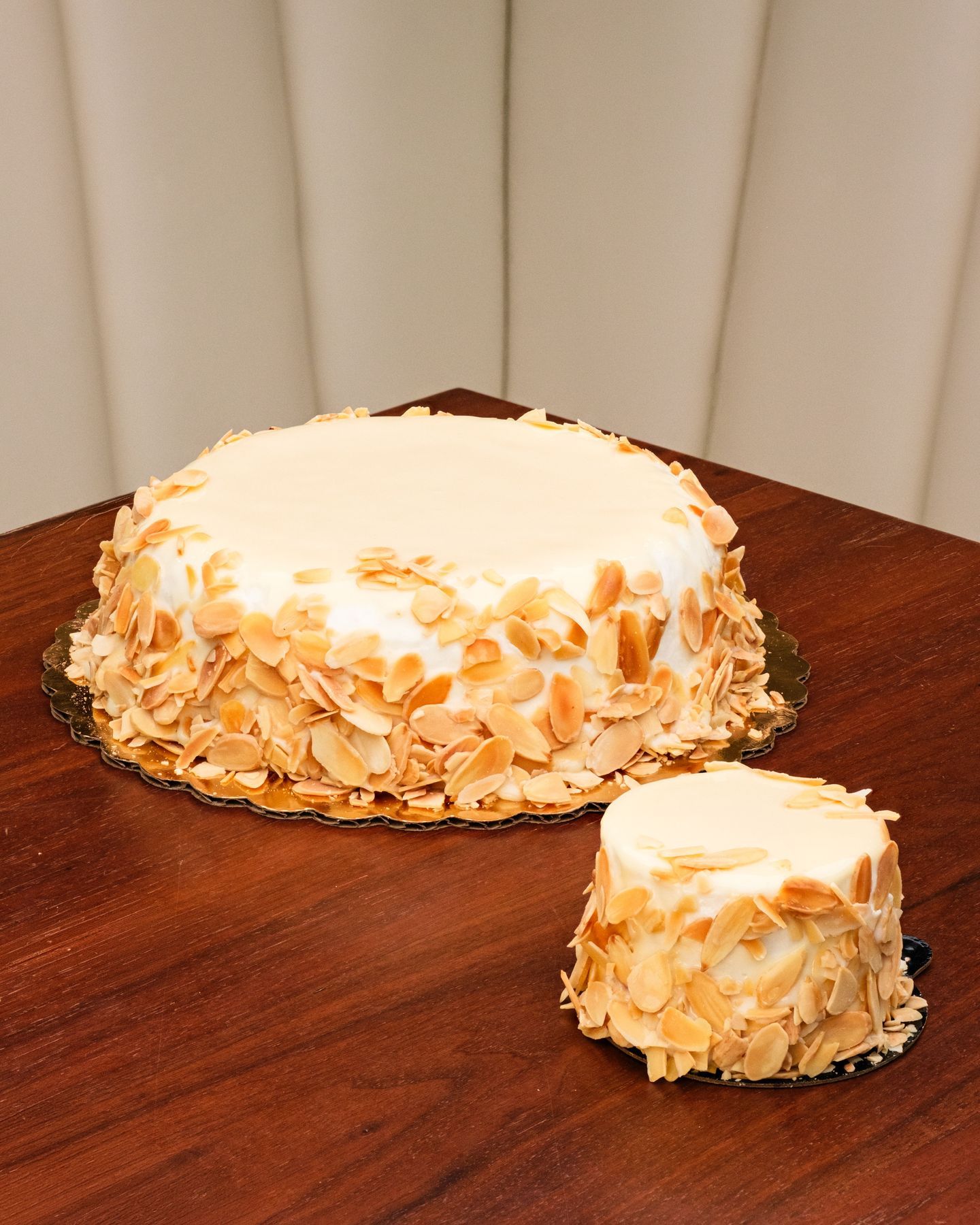 Our Golden Almond cake is a delicate almond cake with hints of citrus finished with toasted almonds ☀️ perfect for warmer days
#TheFrenchWorkshop #AlmondCake #SpringDesserts #DessertLovers #TFW