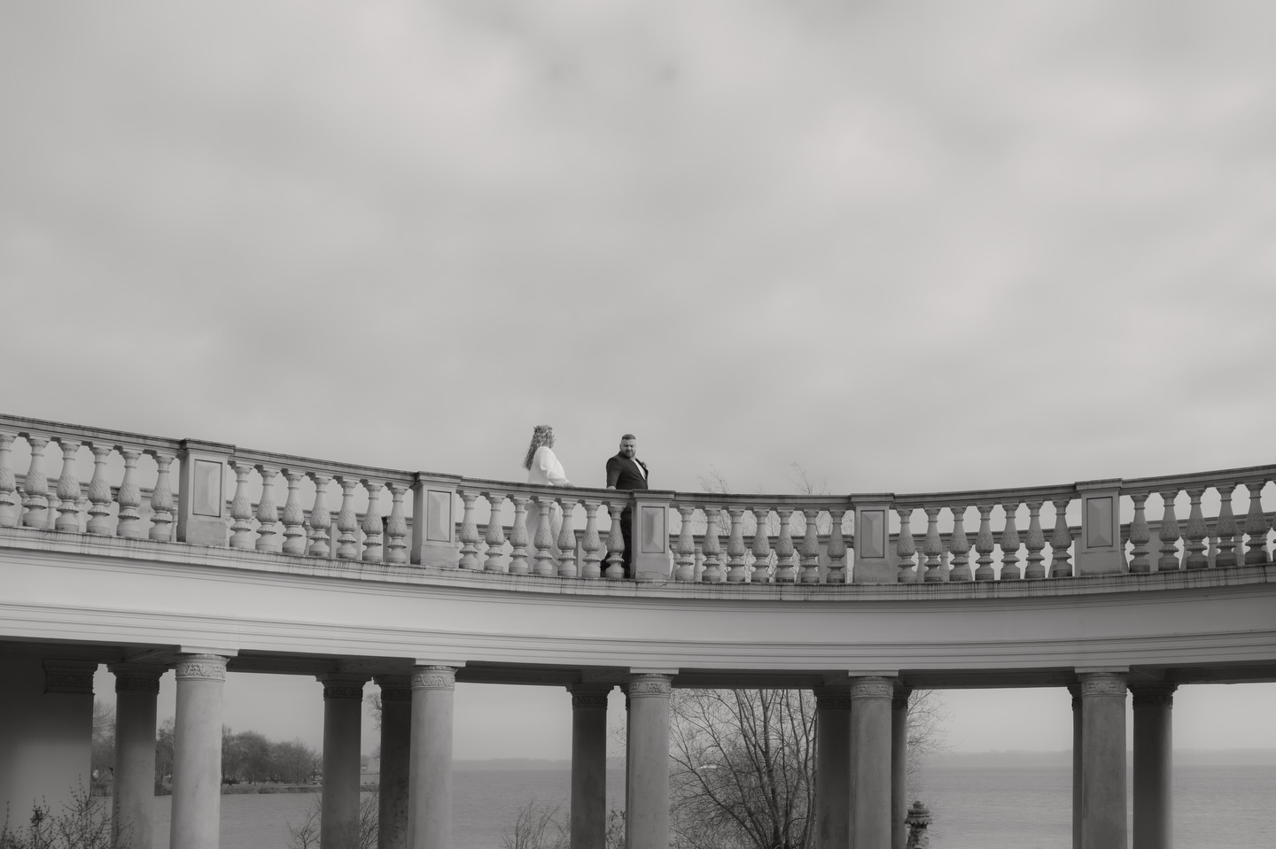 Zwischen Himmel und Wasser. Und genau dort, wo eure Liebe alles trägt. 🤍✨
#hochzeitsfotografie #hochzeitsfotografhannover #fotografhannover #hochzeitsfotograf