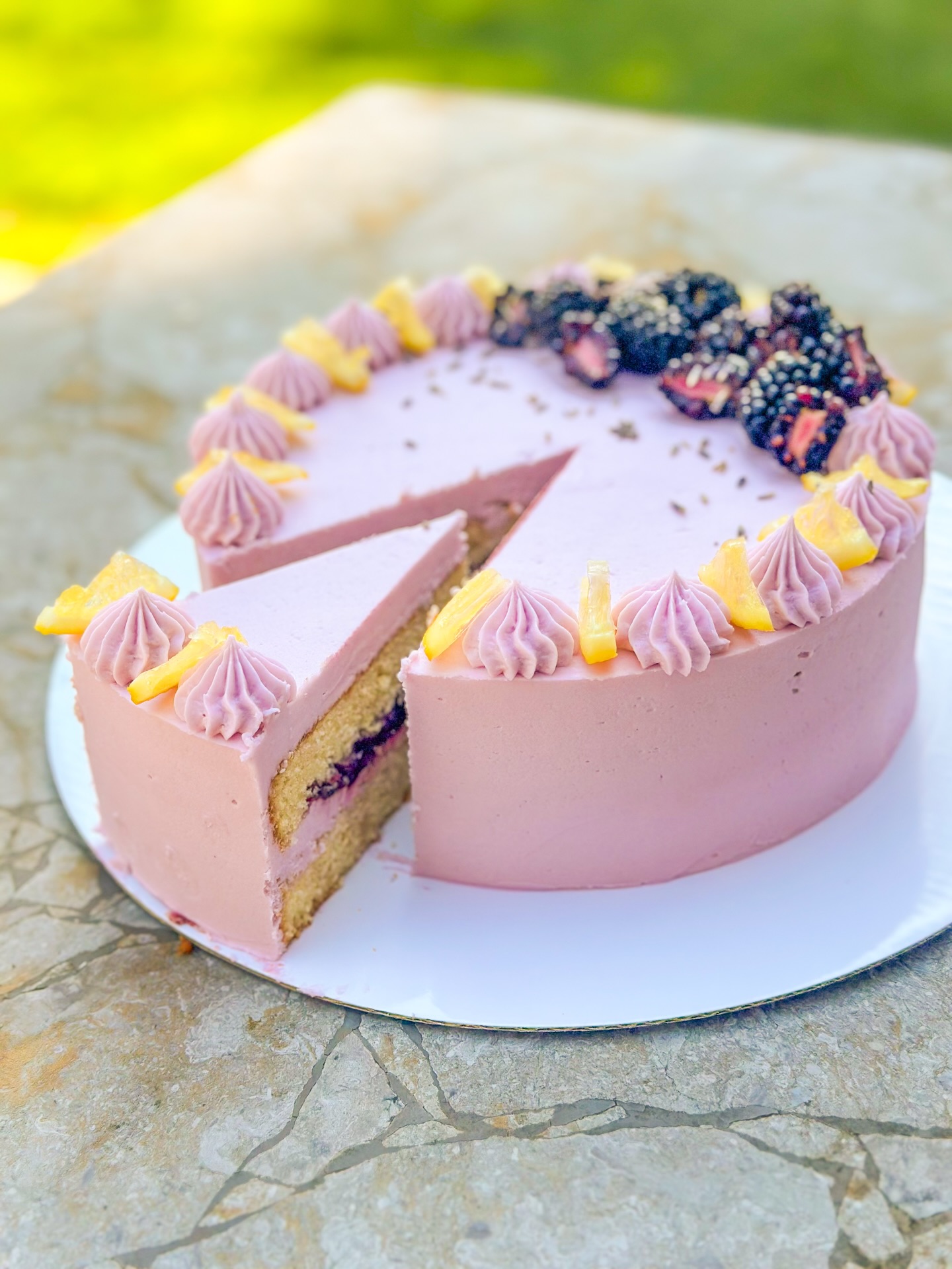 It’s springtime, which means your favorite spring flavors are back in the menu! The spring special cake is a lemon cake with blackberry jam filling and a lavender buttercream frosting, while the spring special cookie is a lemon sugar cookie stuffed with lavender buttercream and topped with a lemon glaze. So much to love in these spring specials! Get yours before they’re gone! 🍋 💐 ☀️
•
•
•
•
•
#Spring #HomeBakery #SmallBusiness #VisitDavis #CapitolCakery