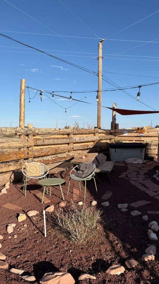 A stay near the South Rim, done differently.
Retro Airstreams 🚐
Private hot tubs ♨️
Spaces that feel like your own
Grill nights 🔥
Sauna + cold plunge 🧖♂️❄️
And yes, even two dog parks 🐾
for the social and the “not today” kind
This is The Outpost.
📍 Linger Lane 507, Williams, AZ
🎥: @ccourtneyhill
#TheOutpostGrandCanyon #SouthRimEscape #AirstreamStay #DesertStay #GlampingExperience