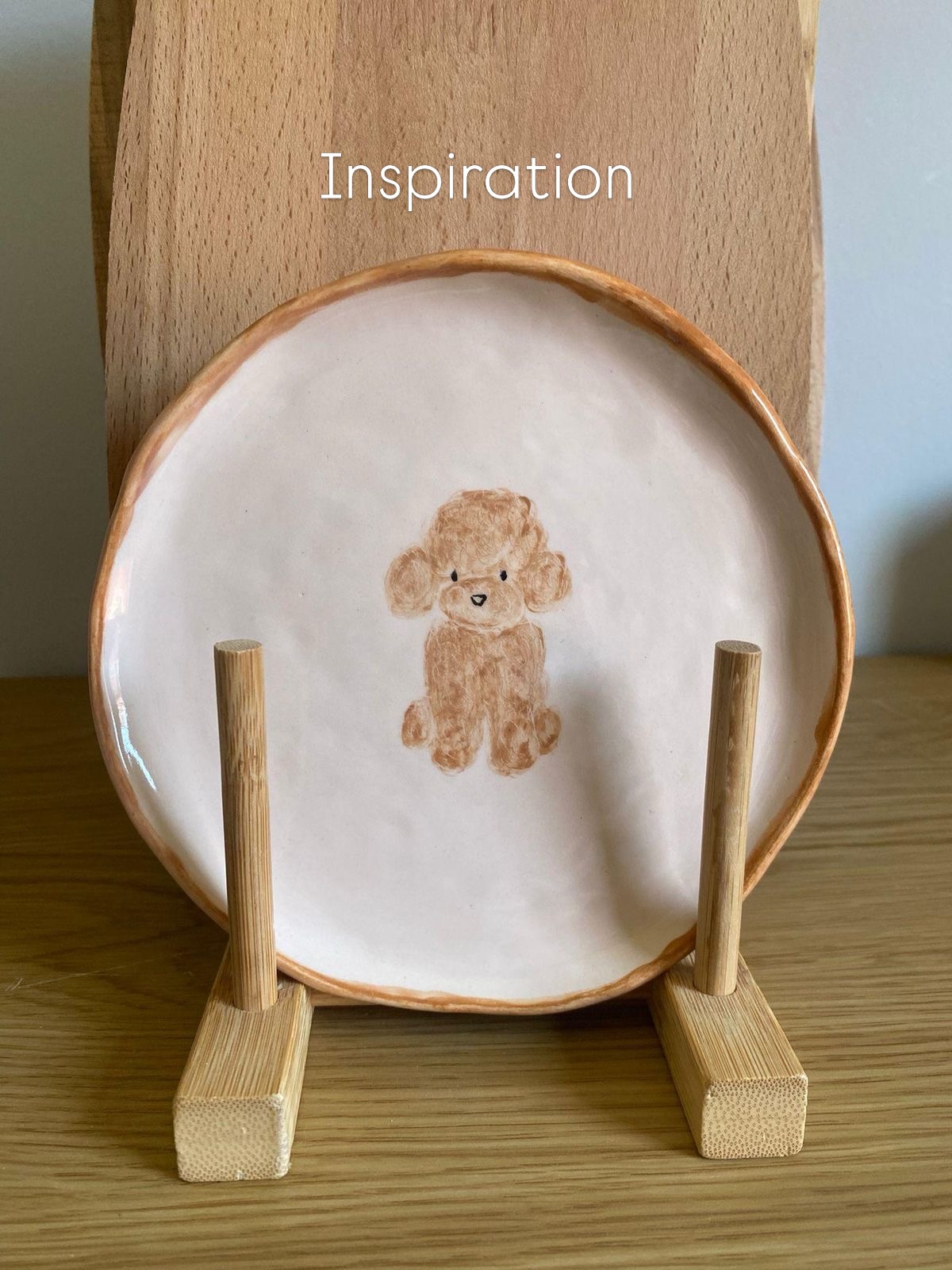 Mes meilleures idées en poterie (autre que tasse, assiette et vase) 🤍
On pense souvent à la vaisselle… mais en réalité, on peut créer tellement plus
Voici quelques idées pour sortir des classiques :
• Porte-savon design pour la salle de bain
• Boîte à bijoux ou coffret secret
• Brûleur pour huiles essentielles
• Photophore ou bougeoir
• Sculpture décorative (formes organiques, abstraites…)
• Plaque murale ou décoration à suspendre
• Repose-cuillère pour la cuisine
• Porte-encens
• Petit plateau texturé
• Cache-pot original
La beauté de la céramique, c’est que vous pouvez créer des objets uniques, utiles et surtout à votre image 🤍
Et vous, vous auriez envie de créer quels objets ?