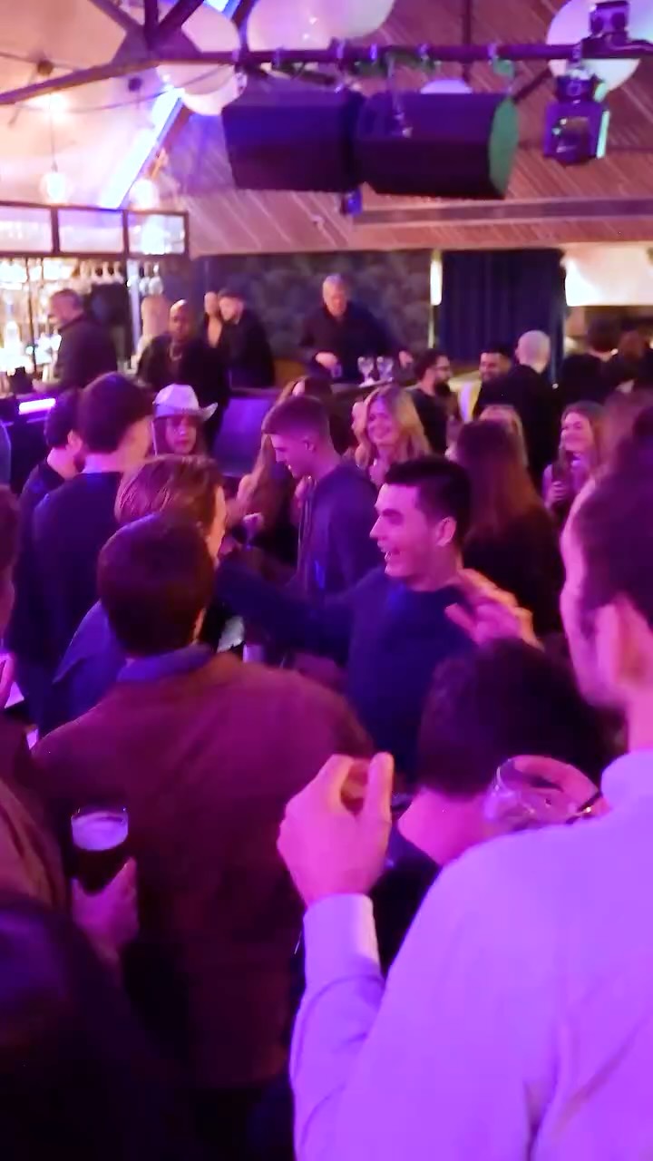 The weekend starts at Hank’s 💃🏻 See you on the dance floor!
Weekend opening times:
Friday & Saturday: 8PM - 3AM
Sunday: 10PM - 3AM
#hanks #oxfordbar