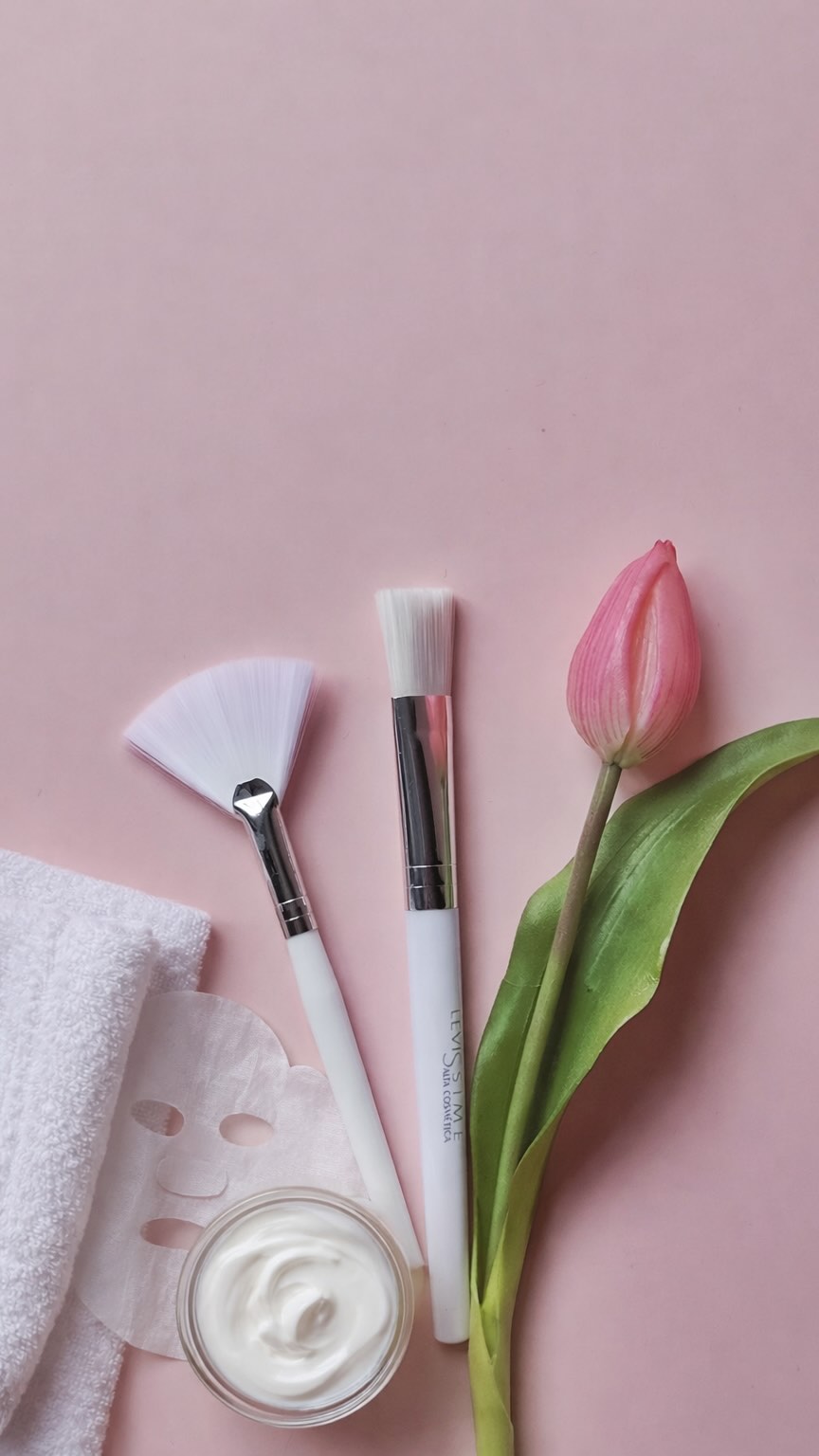 The Spring Refresh Facial🌷
A clean slate for your skin—dermaplaning to smooth + a salmon DNA mask to deeply restore and hydrate💧