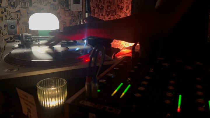 Good day yesterday! Nice weather. Saw some folks. Laughed. Ate some junk. And woke up to do it again. @skemerichards spun at @soundloungepercy great spot. I know two songs which means come and get some fresh intake for your soul on the next round. And my man @shafeekwestbrook was looking strong yesterday🙏🏾🫵🏽👊🏾. Always good to see him. @dinksworth put it down on the mic last night too!!!@nubiannene came through and linked up with some Illadelphers and ran into the twins @tehamarocel
AND THE EARTH STILL SPINS!!! Stay on it!!!