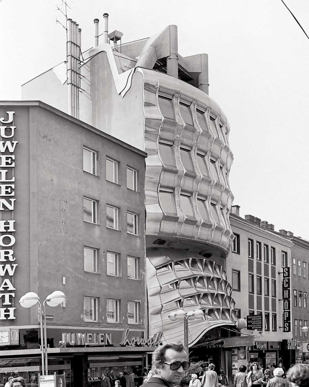 We Günther Domenig. Reevaluation of a Legend
We Günther Domenig is an attempt to correct traditional biographies on architects. The case at hand is Günther Domenig (1934–2012), a towering figure of 20th-century Austrian architecture. This book does not question his outstanding ability to invent complex sculptural architecture, his obsession with total control of space, and his fighting power to enforce his ideas (with inevitable collateral damage). Yet, it does make clear: he was not on his own—Günther Domenig were many!
We Günther Domenig charts his career from the perspective of clients, partners, employees, and collaborators from other professional fields. Just as they were inspired by him, they also shaped the personality and designer Günther Domenig. They all sought, and found, in him an occasionally stubborn partner to realize their own visions.
***
Edited by Wolfdieter Dreibholz and Michael Zinganel
@tracingspaces
Book design by Atelier Dreibholz
Paulus M. Dreibholz und Angelika Mayr
@a.drbhlz
Printed by Gerin Druck GmbH
@gerindruckgmbh
#parkbooks #güntherdomenig #tugraz #austrianarchitecture #contemporaryarchitect