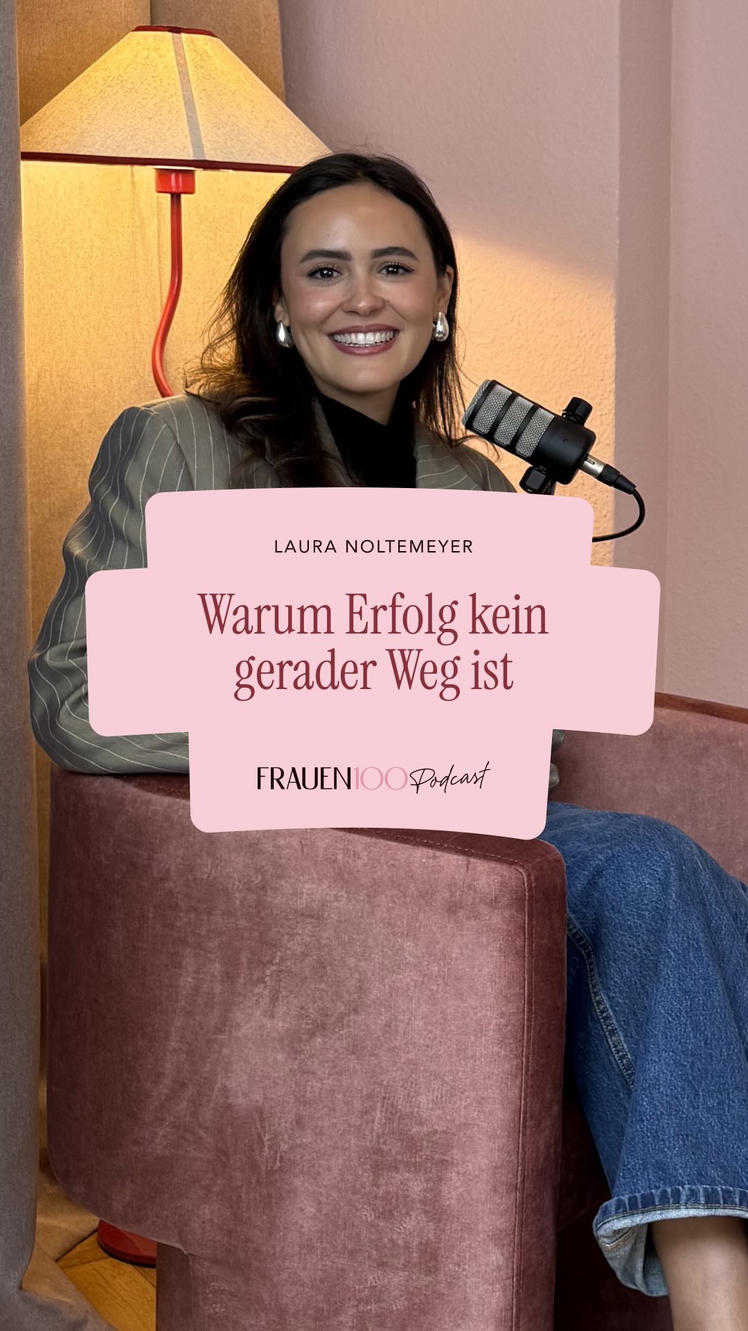 Erfolg passiert nicht immer gradlinig – in Folge 33 von „You CAN Sit With Us“ trifft @kiraortmann auf @laura_noltemeyer – Unternehmerin, Content Creatorin, Mama und eine Frau, die inspiriert.
Es geht um Lauras persönlichen Weg, ihre Unternehmen und die Frage, wie sich Familie und Unternehmertum miteinander vereinbaren lassen. Sie teilt, welche Learnings sie jungen Frauen mitgeben würde, warum Mut oft der wichtigste erste Schritt ist – und welche Wünsche sie für die nächste Generation hat.
Eine Folge über Selbstbestimmung, Visionen und den eigenen Weg zu gehen – auch wenn er nicht immer vorgezeichnet ist.
🎧 Jetzt abonnieren und die Folgen hören – Link in Story & Bio!
#frauen100 #podcast #femaleempowerment
