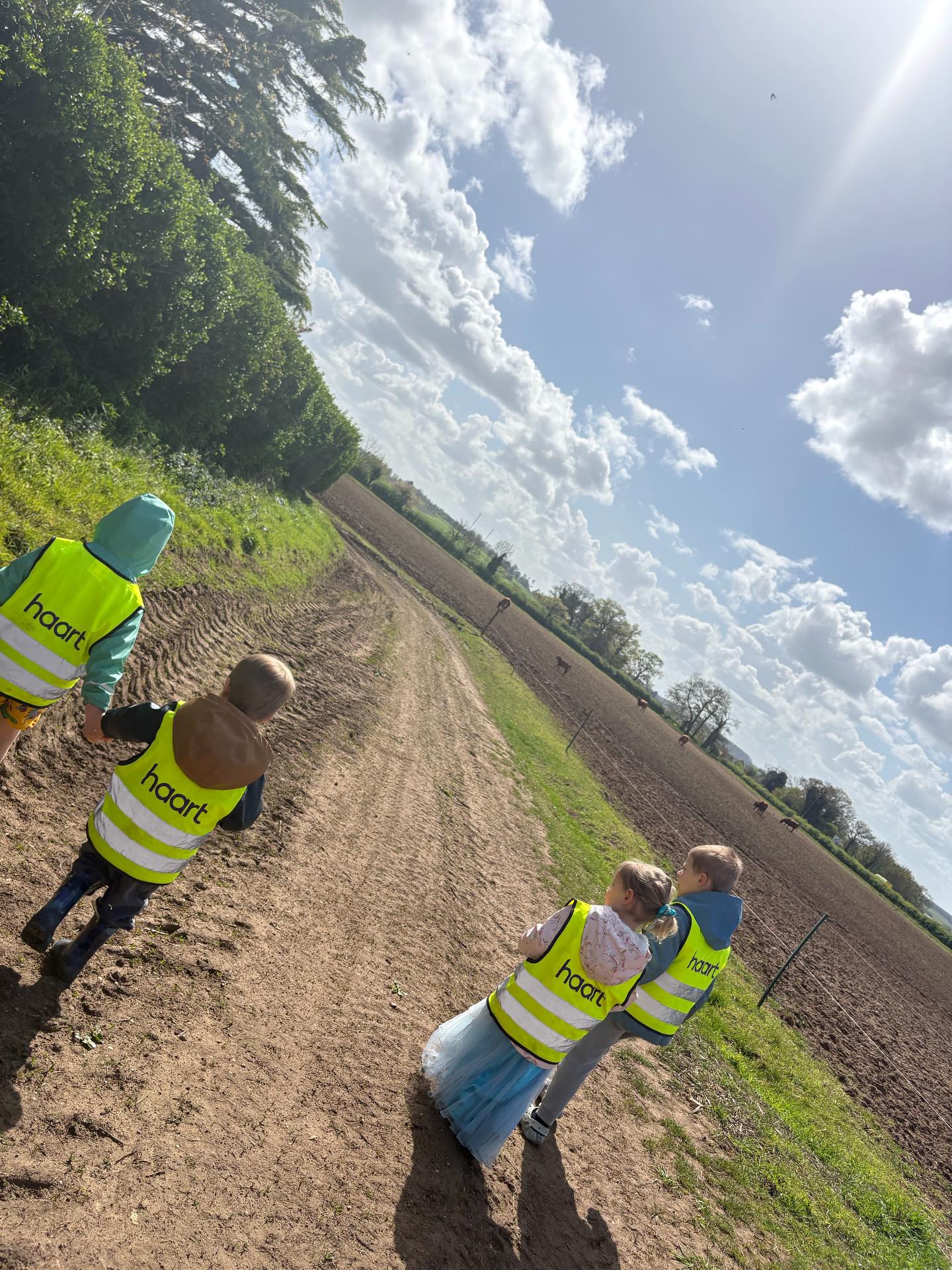 A rare quiet half-term afternoon spent the best way 🌿💛
We headed out for a walk through the fields, where the older children showed such kindness helping the babies walk, discover, and take in the world around them. We spotted cows, wandered through flowers, and finished with a big game of football together ⚽️
Moments like these remind us how special our nursery family is, learning, caring, and growing side by side 🌼✨
#hygge #hygeeintheearlyyears #outdoors #play #spring