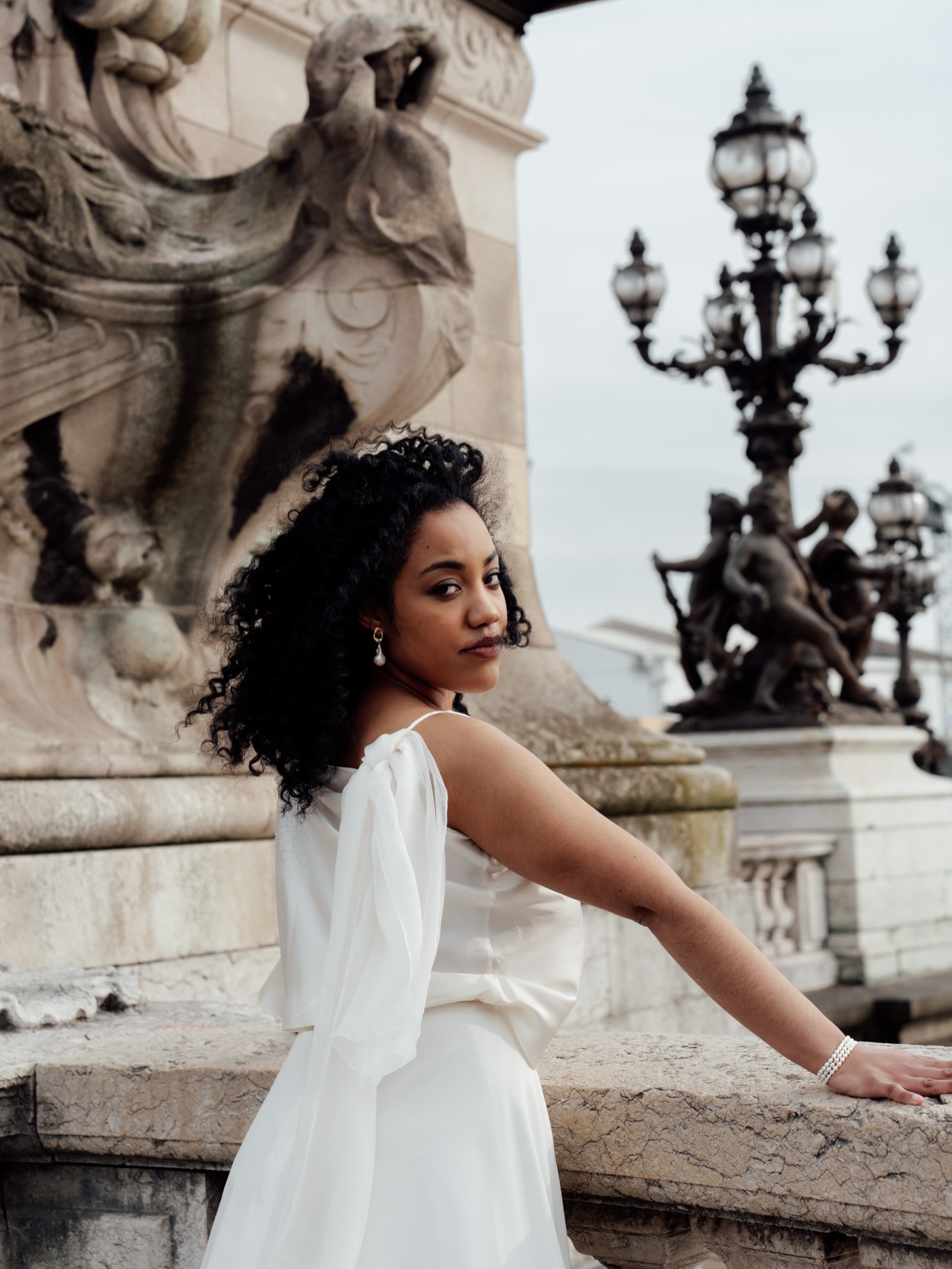 Bold pearls, effortless elegance 🤍
Baroque pearl earrings + a 3-layer pearl bracelet — timeless, modern, unforgettable.
Des perles audacieuses, une élégance naturelle 🤍
Boucles d’oreilles en perles baroques + un bracelet à trois rangs de perles — intemporel, moderne, inoubliable.
WP : @eternellewedding
Photo : @studiofauvve
Robe de mariée : @lkpariscouture
Coiffure et Maquillage : @virginie_dsfn et @klairemuabridals
Modèle: @janedbrl
#pearljewelry #baroquepearls #parisbridalpearljewelry #modernfrenchpearljewelry #bridaljewelry