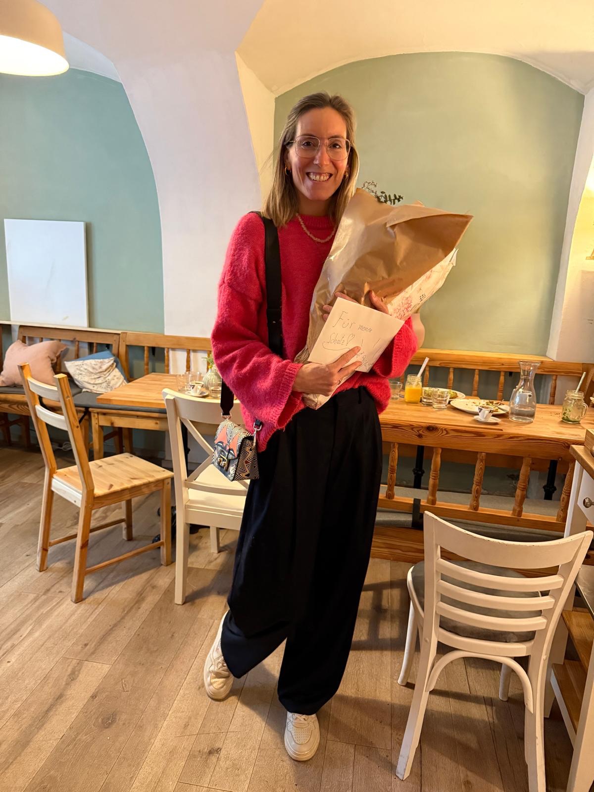 Recap April so far.
Birthdays zur Osterzeit ❤️🐰
Learning new mantras
Finalisierung new collection ❤️🔥
Fresh and healthy food
Woman wisdom event 💪🏻 (feminine freedom)
Family Ausflüge
More healthy food
Svadhyaya - deep dive into maha vidyas
Und vieles mehr. ❤️
Der Wachstum ist gerade so klar und ich folge ihm ohne darüber nachzudenken. 💥