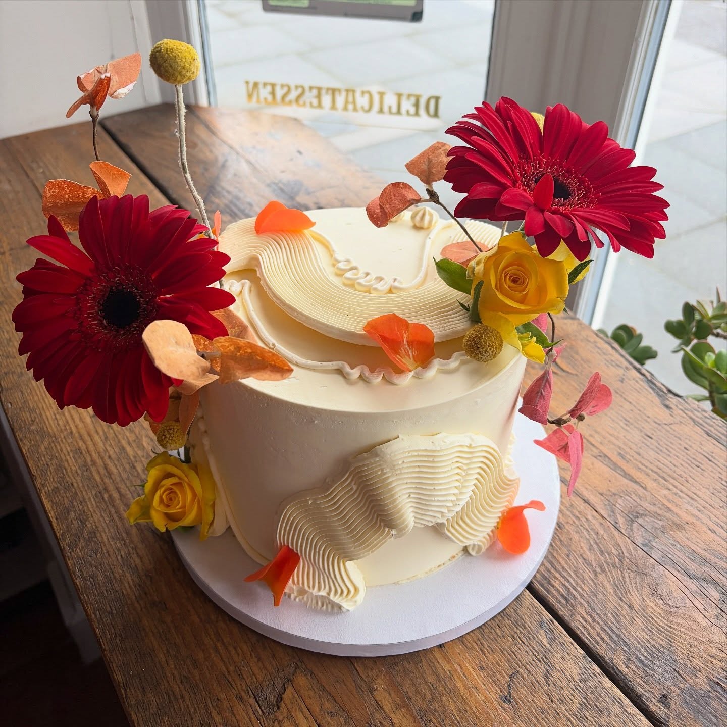 A rather special celebration this weekend for a 100th birthday! Swipe to see the birthday girl! It’s so lovely when customers send in their photos- generally speaking most of the cakes we make are for a celebration, so it’s lovely when you get feedback like this!
#100thbirthday #bespokecake #dealkent #dealkentuk #kentcakes