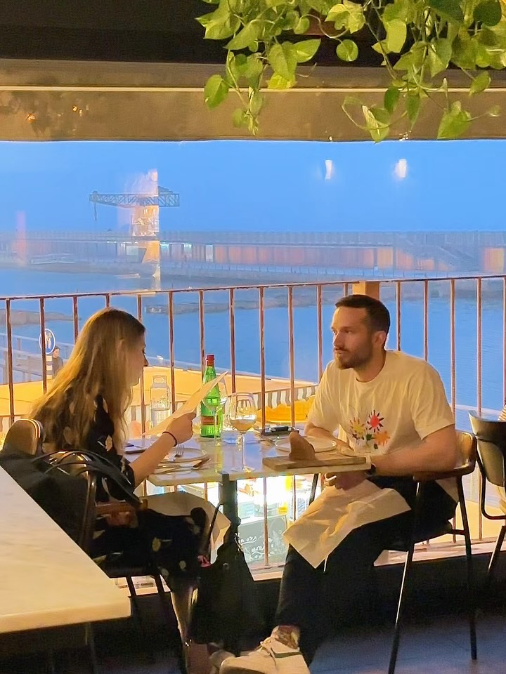 
שישי בתריסר. כמה טוב לחזור 🫶
אנחנו פה גם מחר מ18:00, בשבוע הבא פתוחים ימים חמישי עד שבת, מחכים לכם!