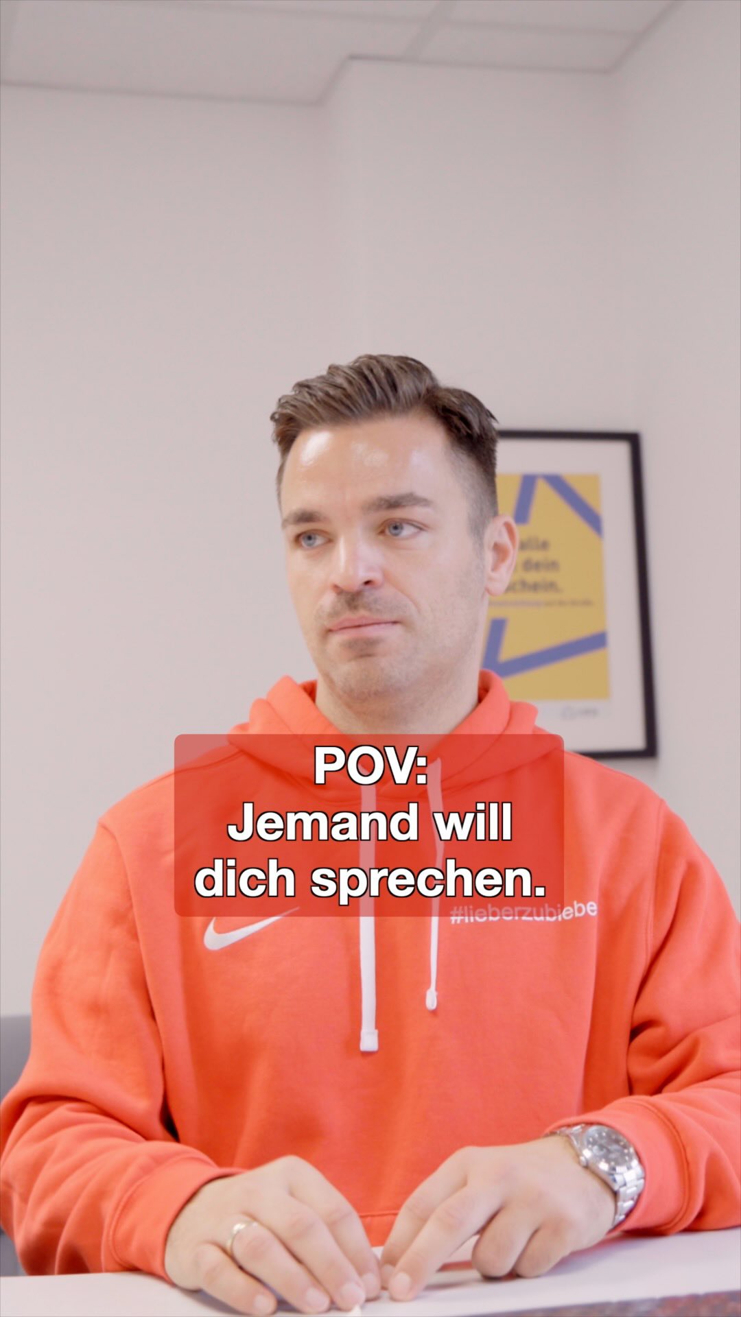 Wenn’s wieder heißt: „Chef, wir haben da so’n Problemfall…“ 🙄
Ich so im Büro:
„Bin ich nicht genau deswegen Chef geworden, damit ich NICHT raus muss?“
0 Bock. Wirklich 0.
Aber naja… irgendwer muss den Laden ja retten 😎
Also Kaffee abgestellt, einmal tief durchgeatmet…
und natürlich geh ich raus. Genervt? Ja.
Aber am Ende wird trotzdem abgeliefert 💯
Chef sein heißt halt nicht nur chillen… leider 😂
#fahrschuleaschaffenburg #fahrschulebieber #führerschein #fahrschule #lieberzubieber