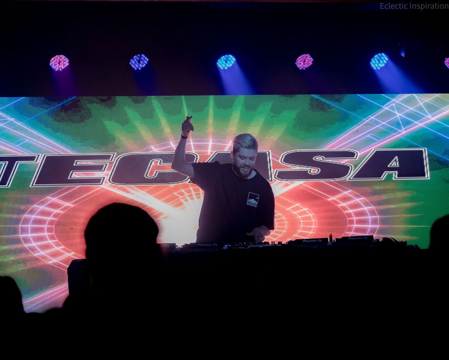 Starting strong with @tecasamusic behind the decks 🔊 The energy is unmatched ✨