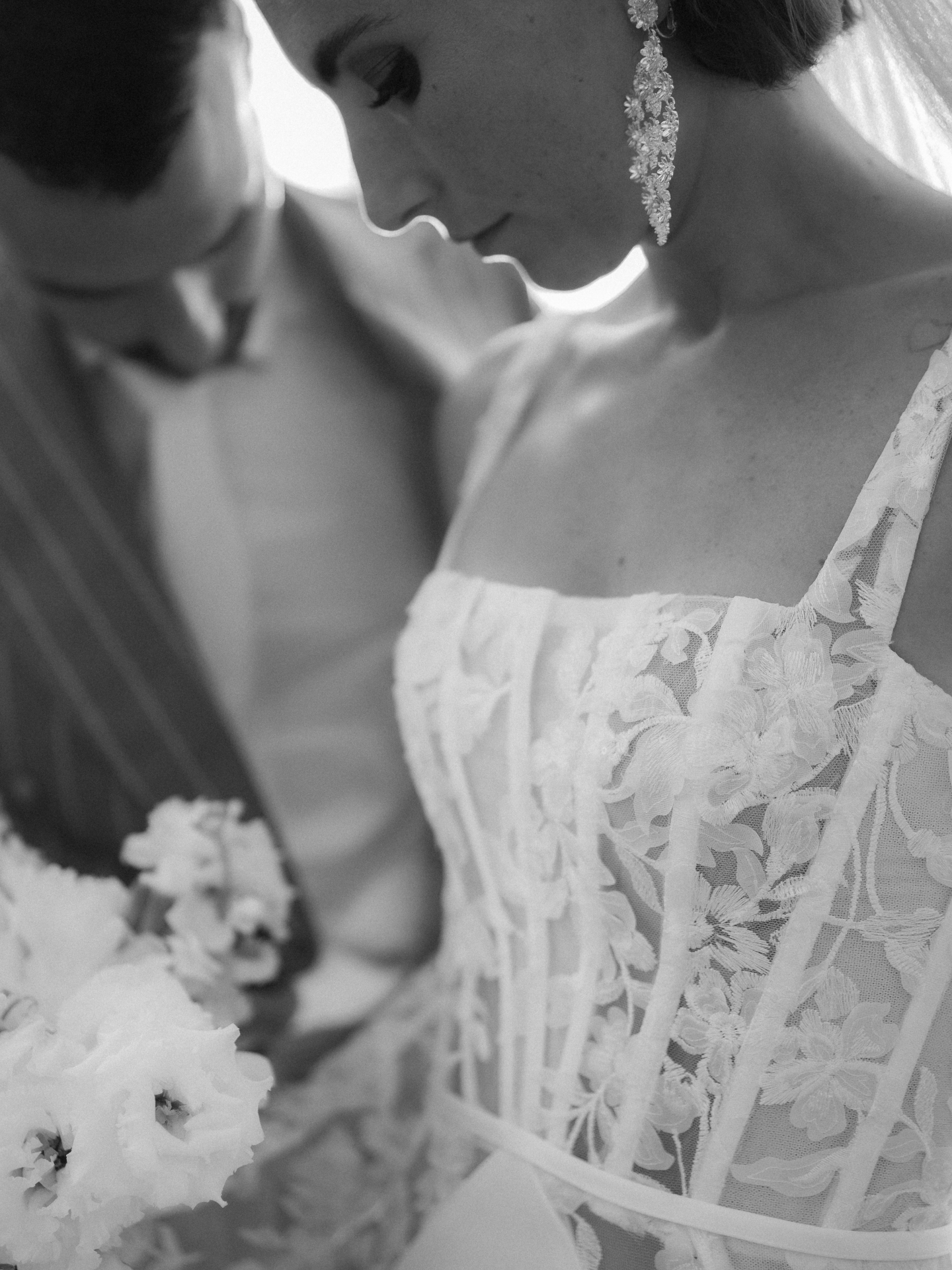 La belle Sophia, mariée 2024, dans sa robe de mariée sur-mesure Tamara 🤍
Photos : @valentin.chalandon.weddings & la belle équipe : @le_mas_des_cinq_fontaines @lespetitspapiersdeclaire @naisbmakeupartist @arboistraiteur @south_mixology_events @heyjee_music @atelierzestedamour
________
📍 Qui suis-je ? Je suis Manon Gontero, créatrice de robes de mariée depuis plus de 15 ans à Marseille. Je t'accueille personnellement en essayage. Infos & rendez-vous via le lien en bio.
#weddingdress #realbride #robedemariee #bridallook #creatricefrancaise