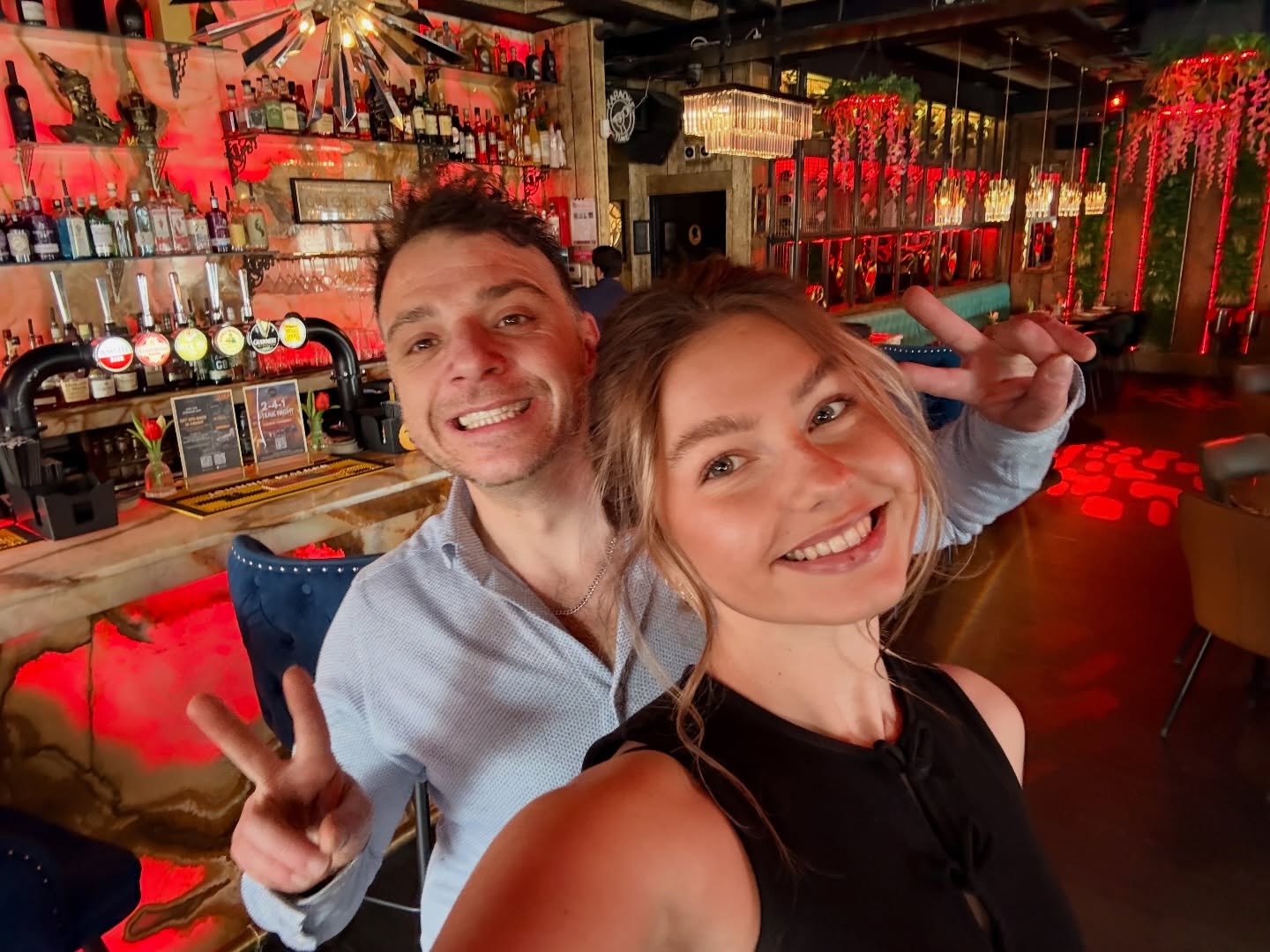 Saturday is hereeee ❤️🎊🍾🥂💃🕺 @zebrano_brentwood