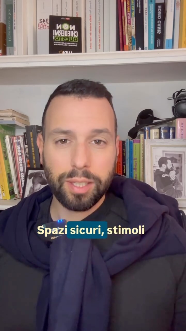 Lo spazio non è solo “dove” vive il cane…
è come si sente dentro quel luogo 🐾
Un ambiente caotico, povero o incoerente può generare insicurezza, stress e comportamenti indesiderati.
Ma anche lo spazio relazionale conta:
👉 come comunichiamo
👉 quanto siamo prevedibili
👉 che tipo di energia portiamo nella relazione
Il cane risponde sempre a ciò che lo circonda.
E spesso, cambiando lo spazio… cambia anche il comportamento.
#comportamentocanino #educazionecinofila #caniitalia #relazioneuomocane #benessereanimale