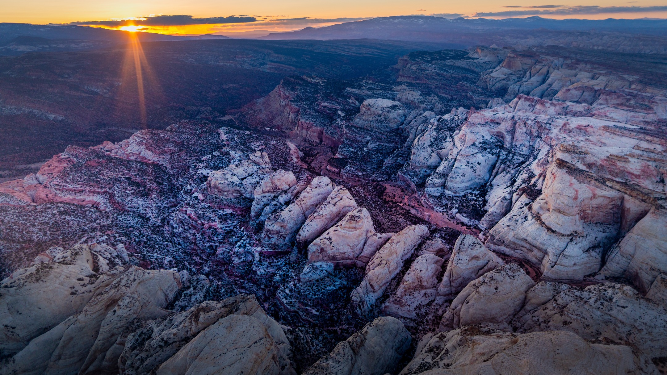 Somewhere flying above the southwest. Wish I knew where I was...
#shotsfromabove #aerialist #whyifly #generalaviation #utahsunset #exploreutah