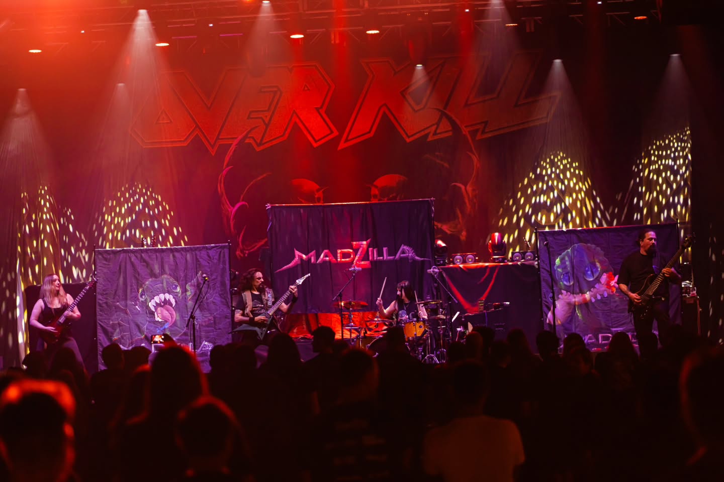 Las Vegas Family 🤘🔥🤘!!! We are eternally grateful for all the love and support you give us time and time again!!
Las Vegas knows how to rock 💥!!!
Thank you @bbowlvegas for including us in such an incredible lineup, thank you @overkillofficial for sharing this evening with us!!
And shout-out to locals @silent_thronelv for rocking out hard!!
Madzilla will return 🤘😈🤘!!
📸: @halfstop
•
•
•
#heavymetalmusic #heavymetaldetox #lasvegas #metal #livemusic