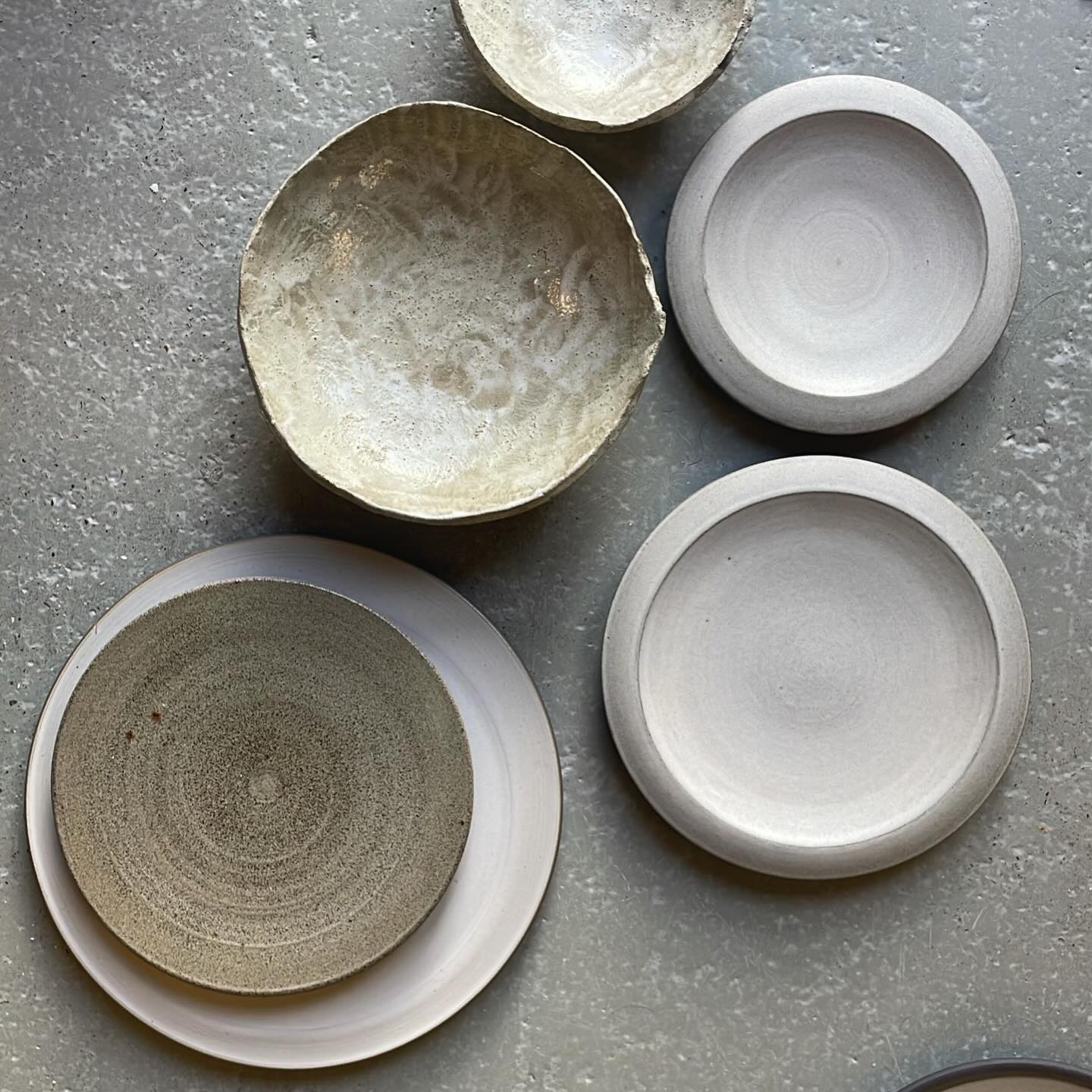 Glazes and textures. A variety of forms for your restaurant project. Some exciting openings are coming.
#handmade #ceramics #pottery #dinnerware #plates